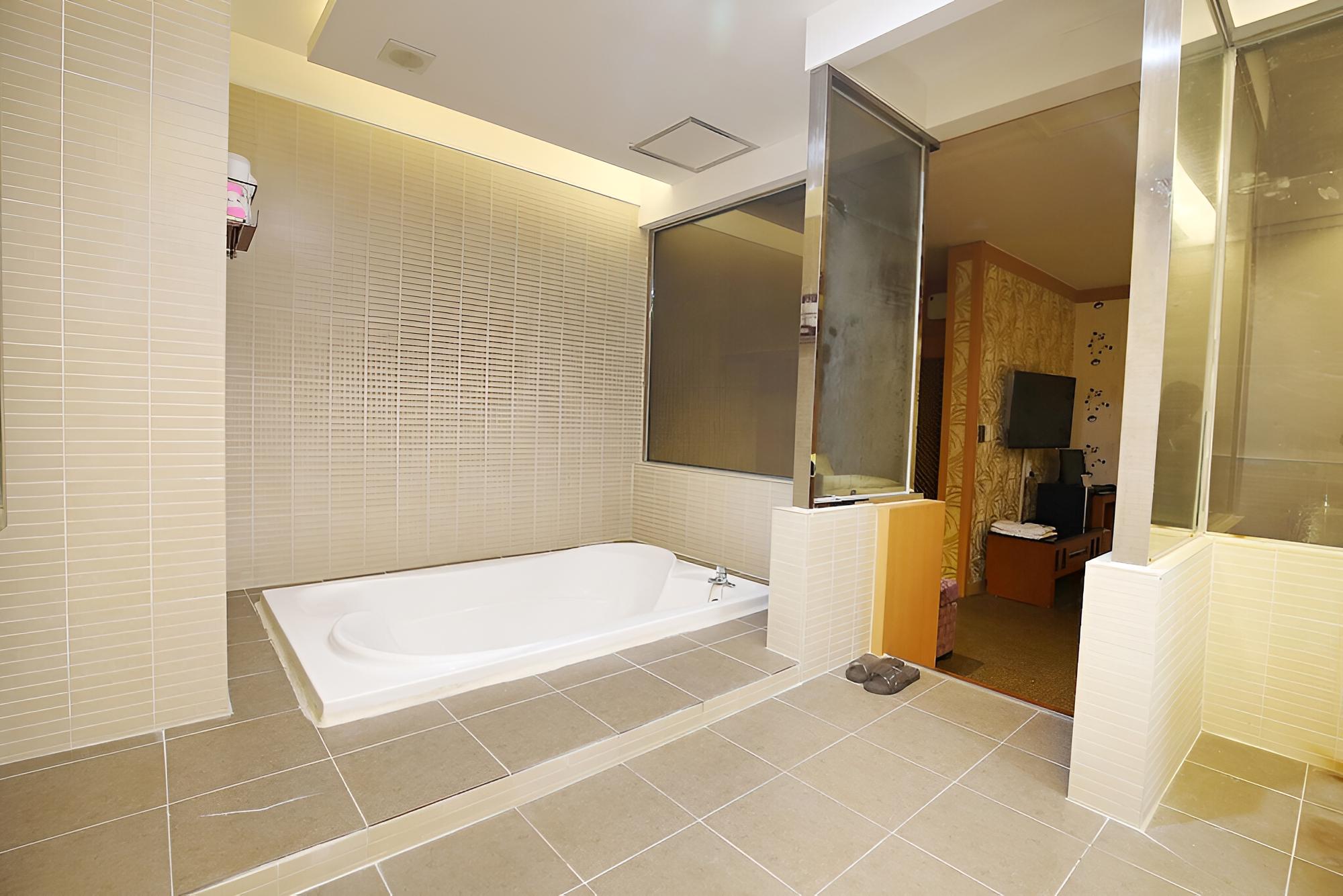 Room (Suite-A) photo 2