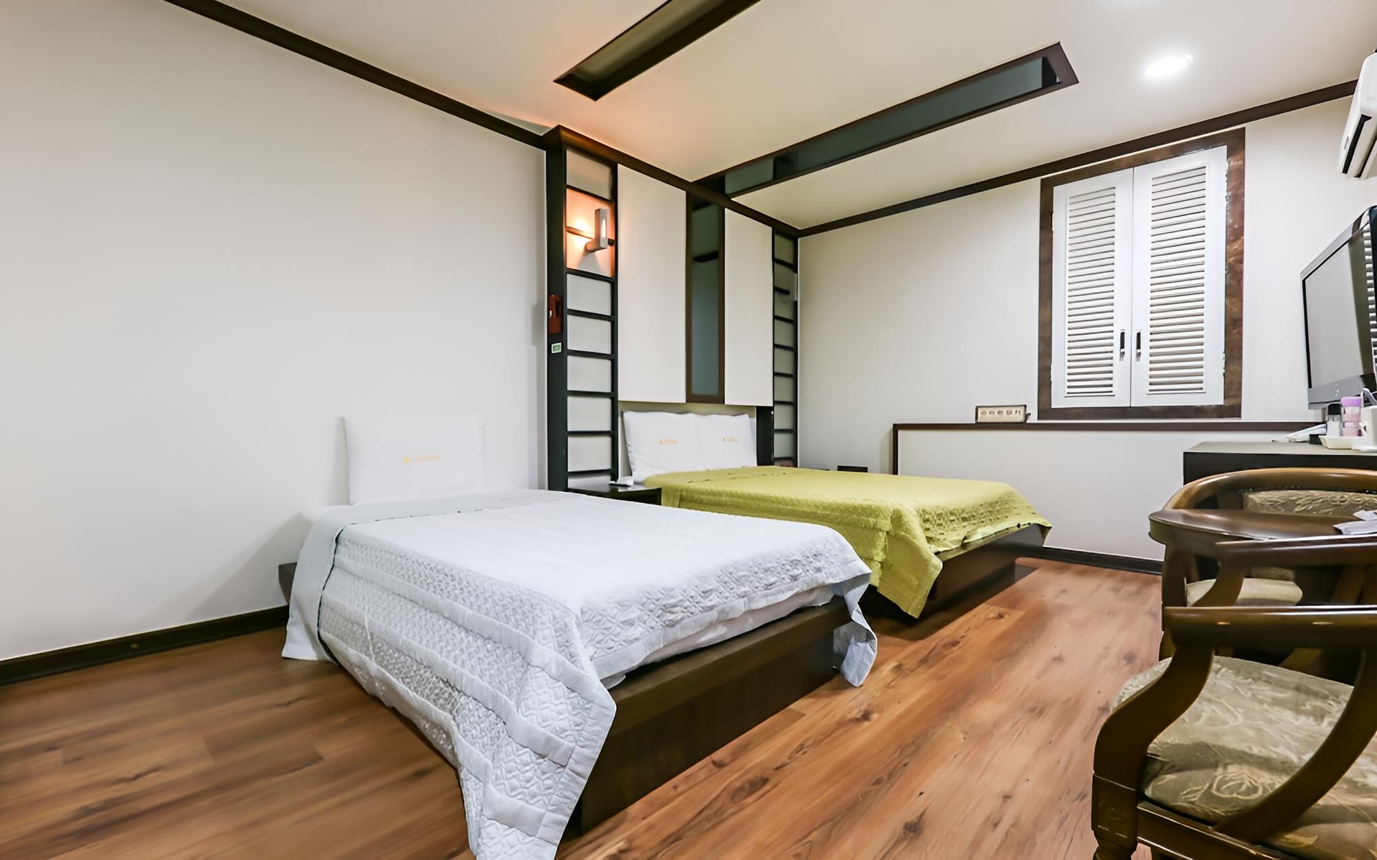 Room (General Room B (Twin))