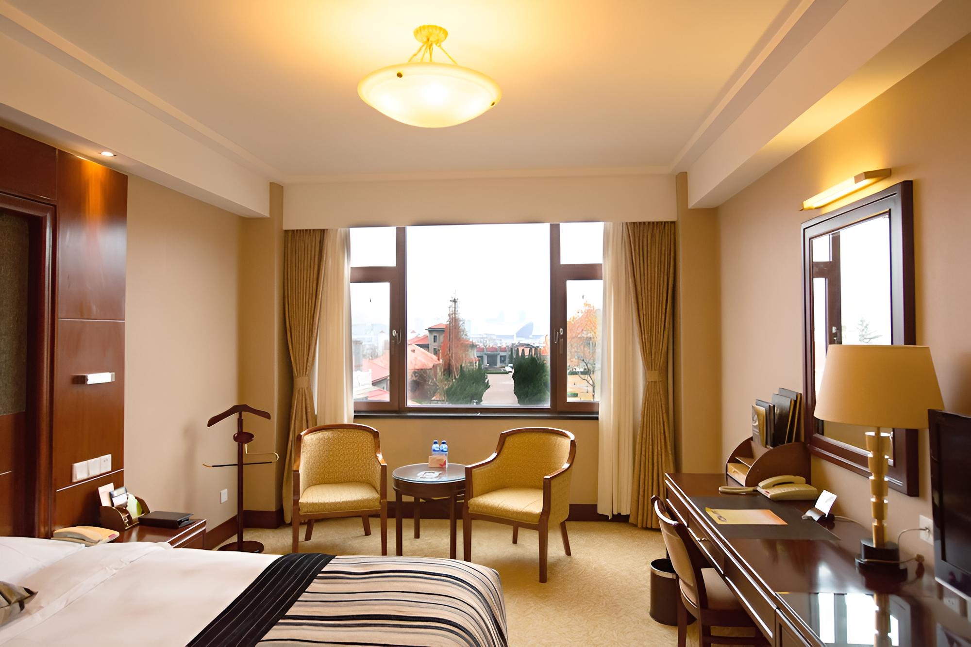 Superior Room, 1 King Bed, Garden View photo 3