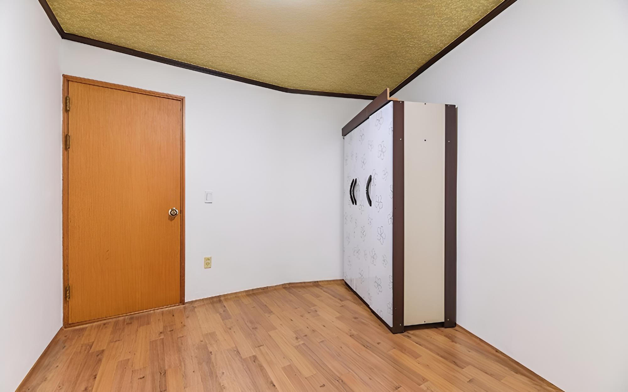 Room (Room 305 (standard 6 people))