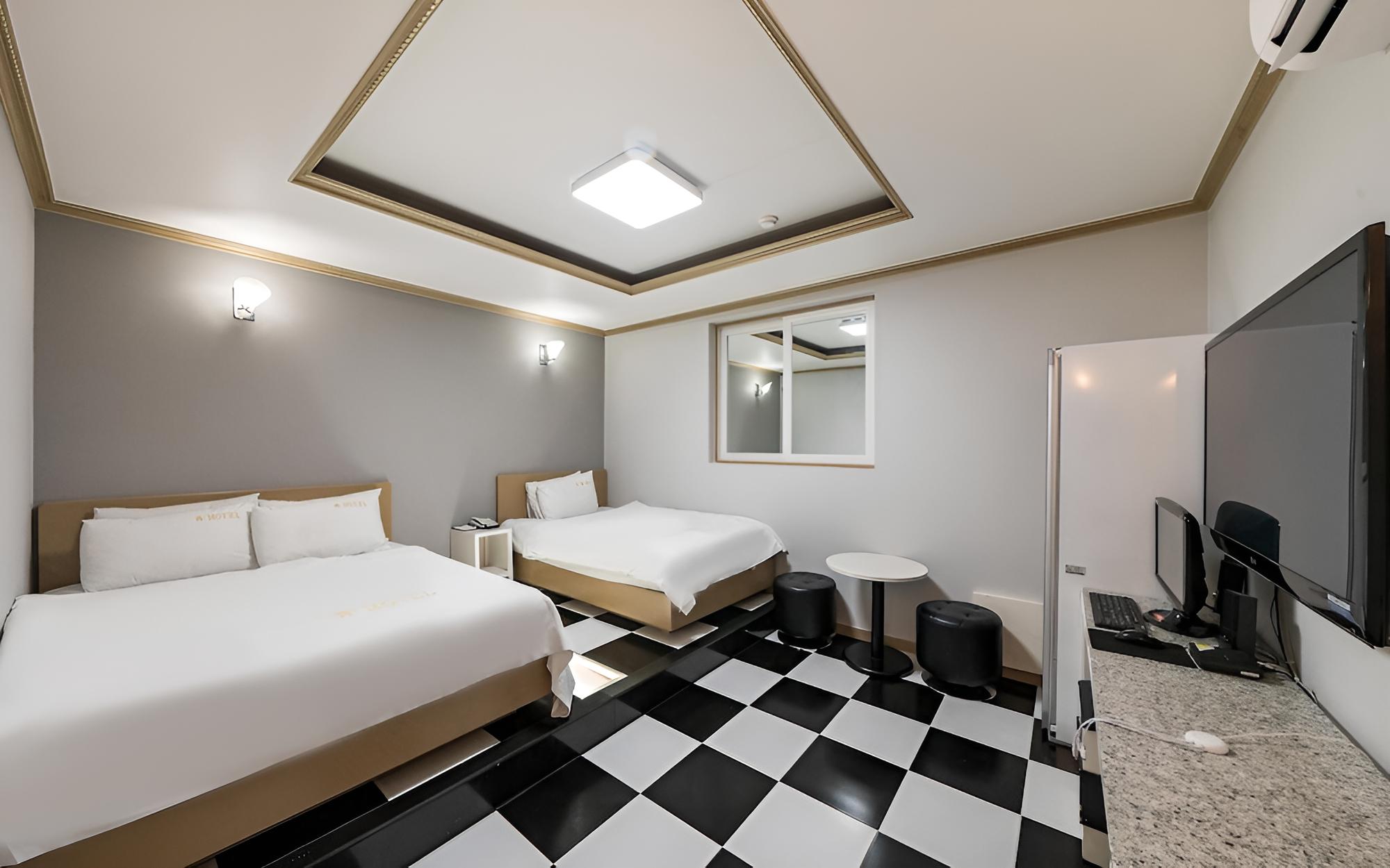 Room (Twin (Double and Single BedStyler OTT)