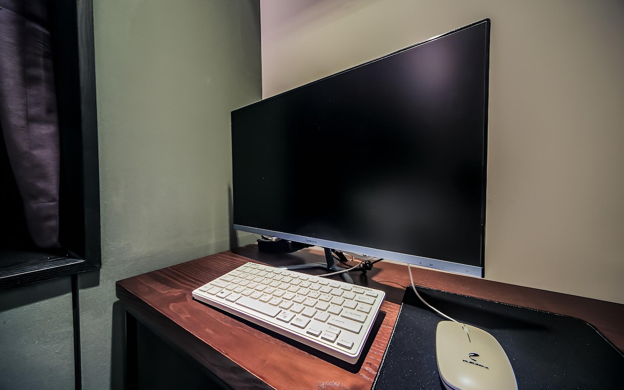 Room (Premium (up-to-date movies spas PCs a)