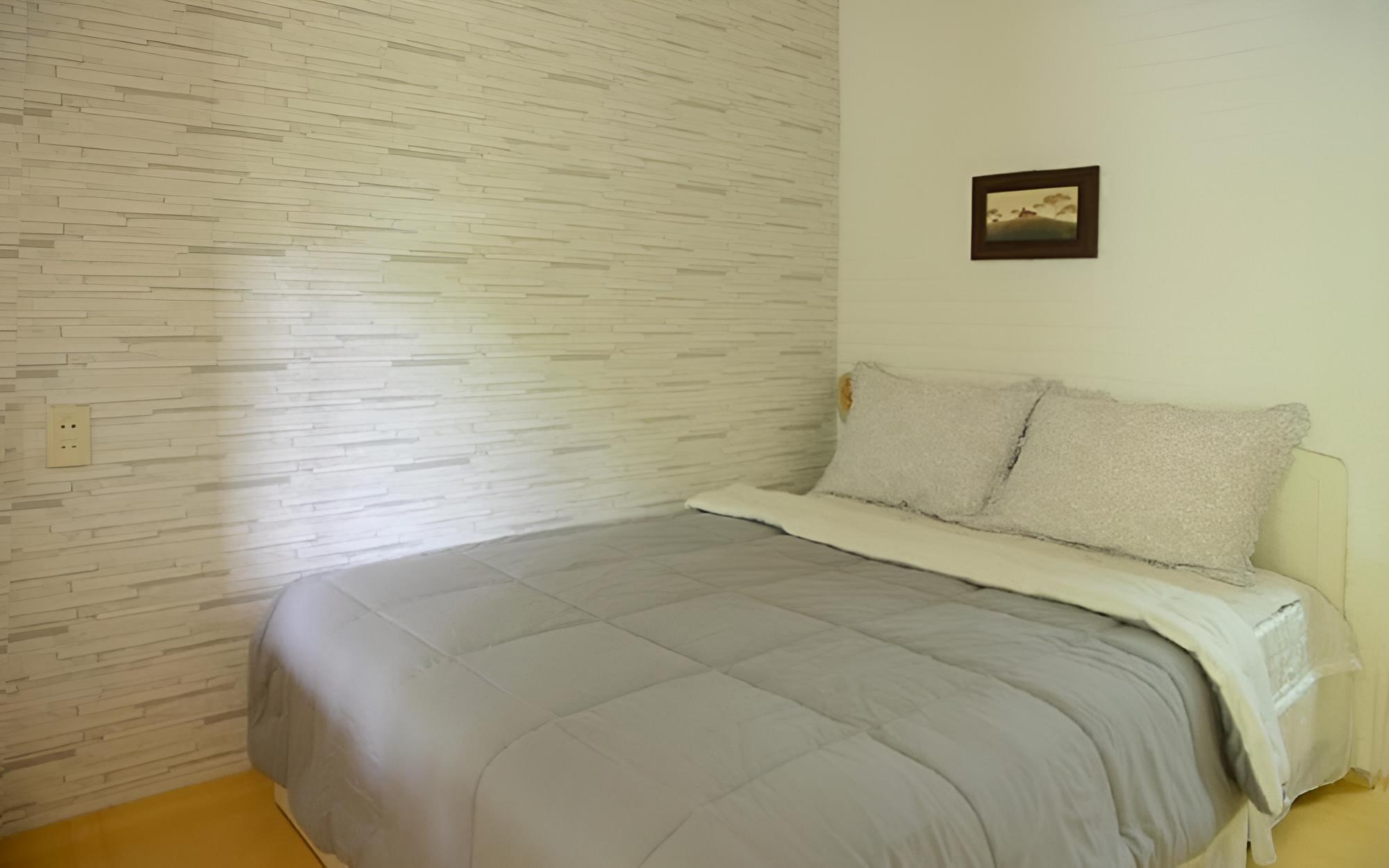 Room (Grass Blades Love)