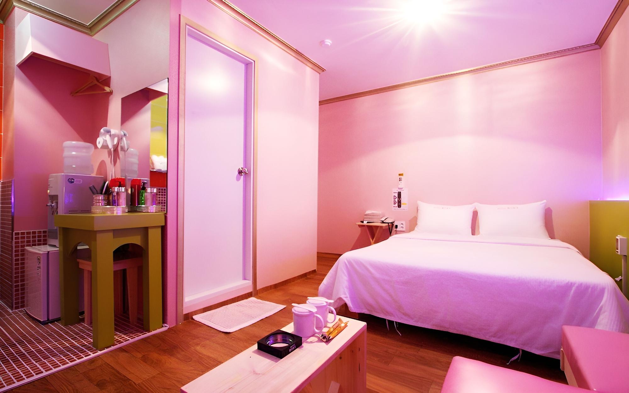 Room (Standard Room) - Photo 10