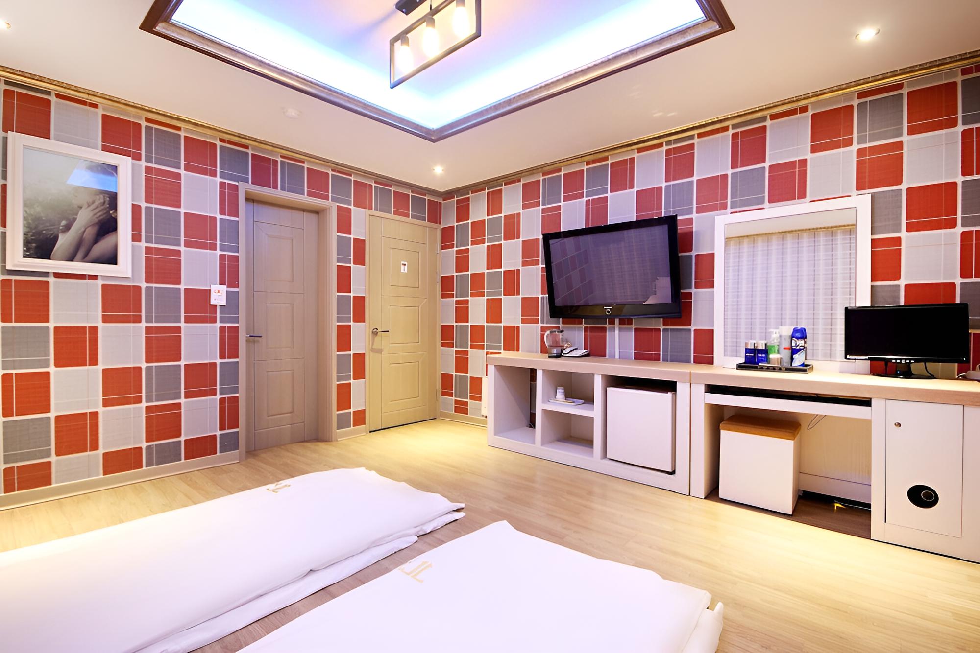Room (Ondol Room)