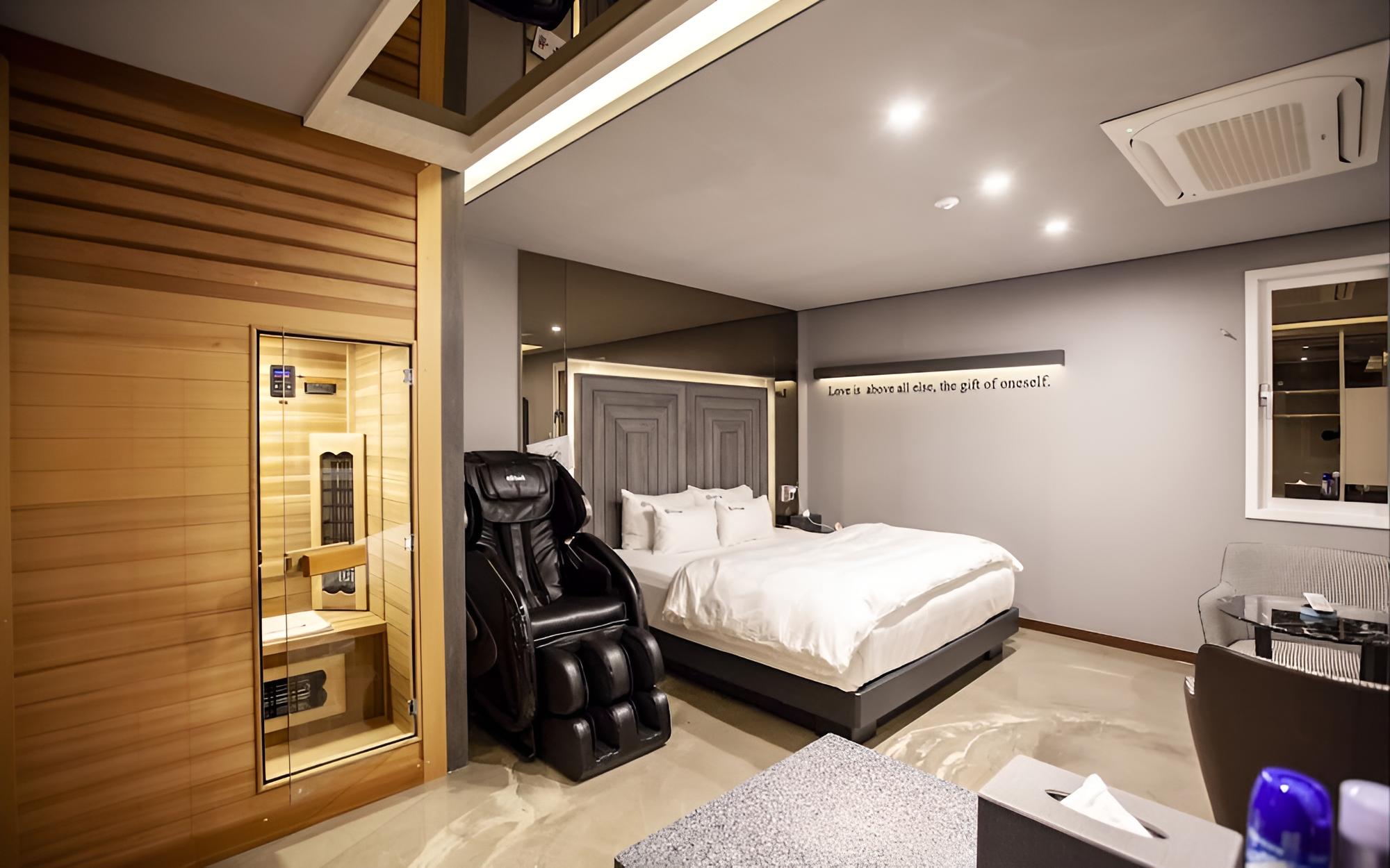 Room (Signature-Sauna (Dry Sauna King Bed M)