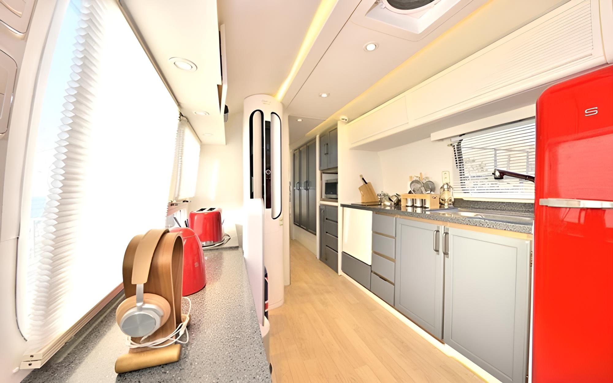 Room (Caravan a104)