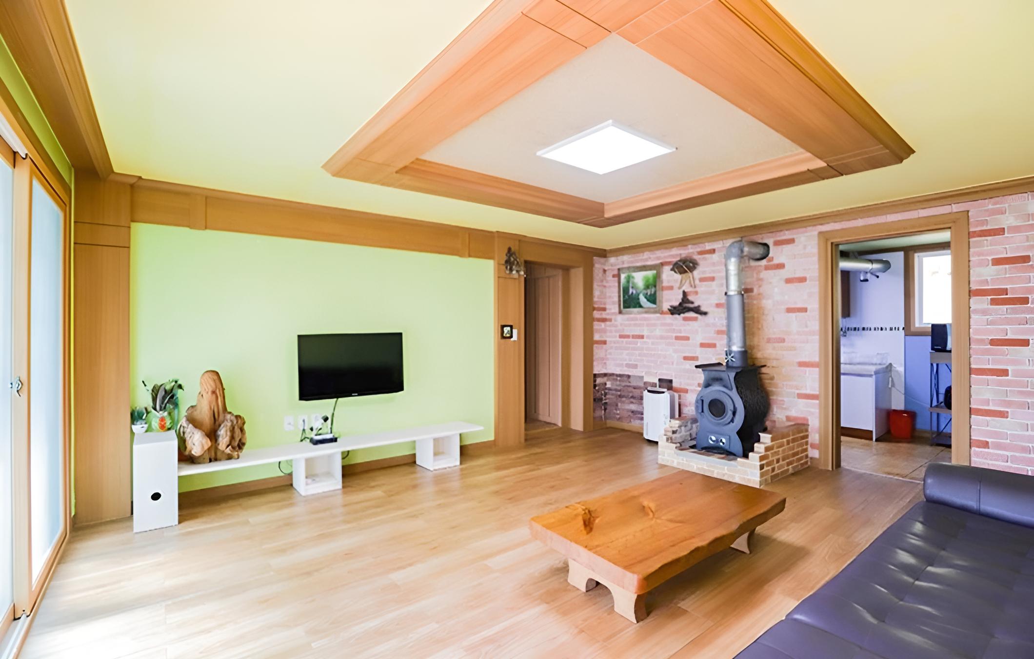 Room (Edelweiss (Unshared House))