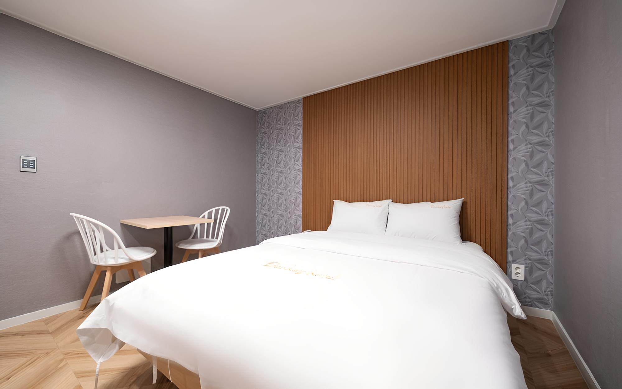 Room (Random Event Room (Netflix available )