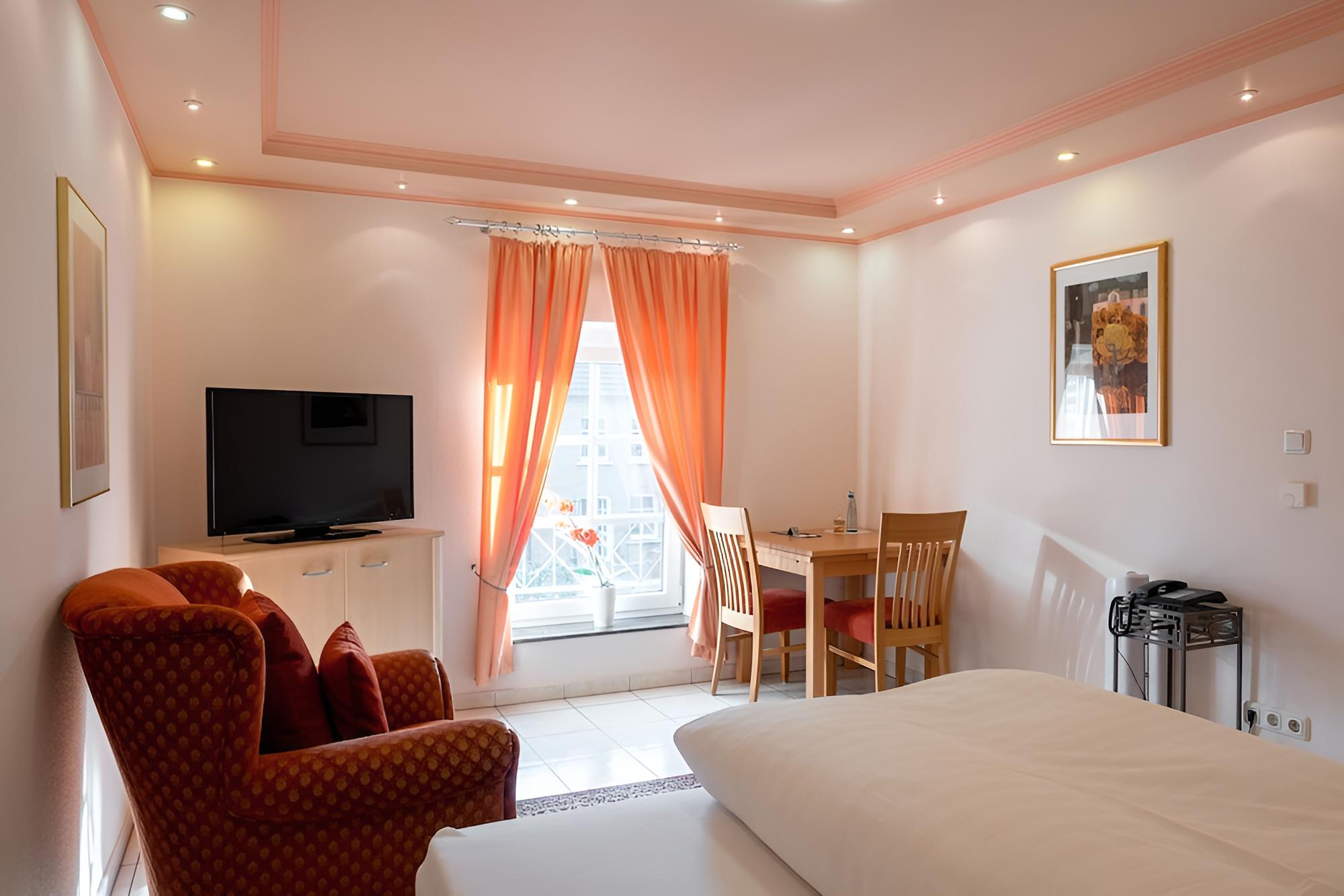 Single Room, Private Bathroom