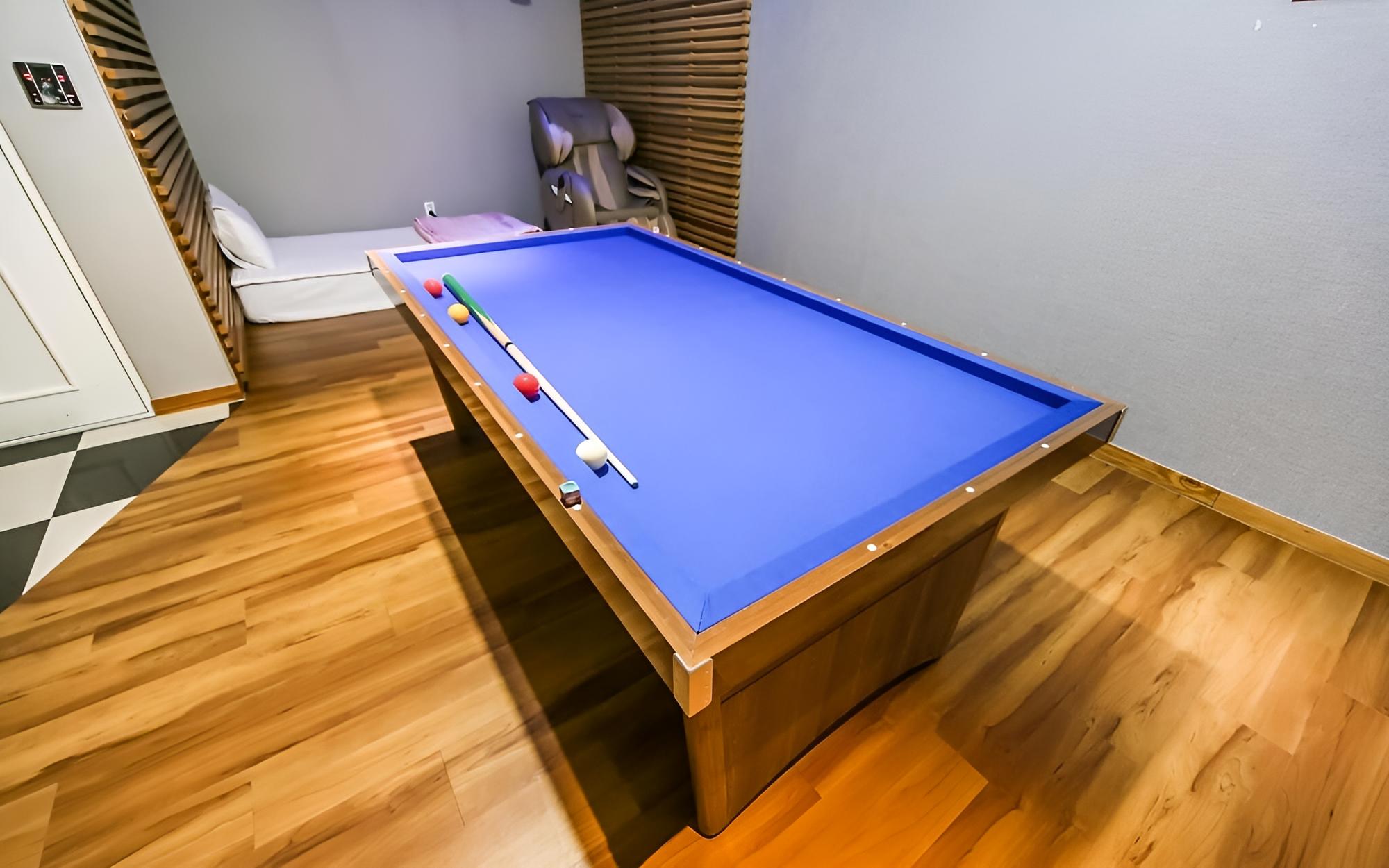 Room (VIP (billiard room / styler / massage)