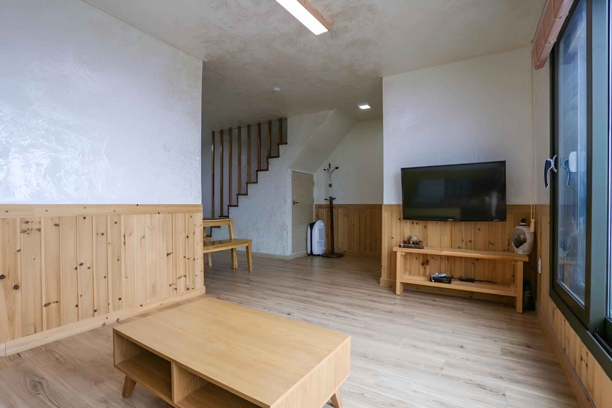 Room (Complex D)