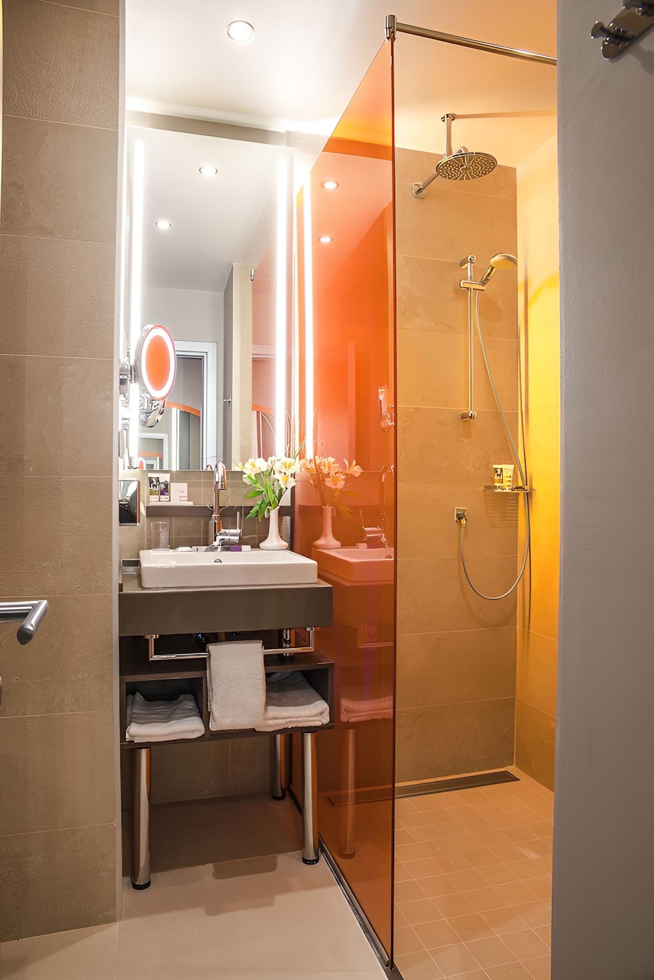 Deluxe Room, 1 Double Bed, Courtyard View