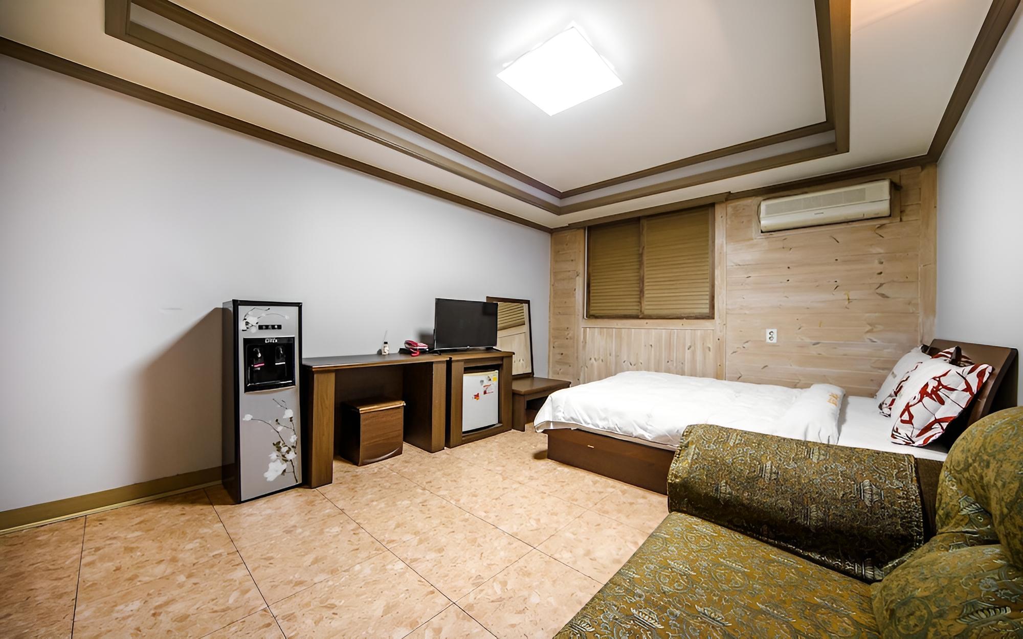 Room (Business room) - Photo 11