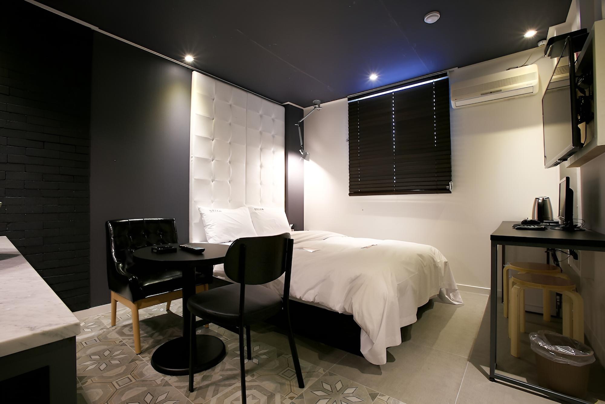 Room (Premium)