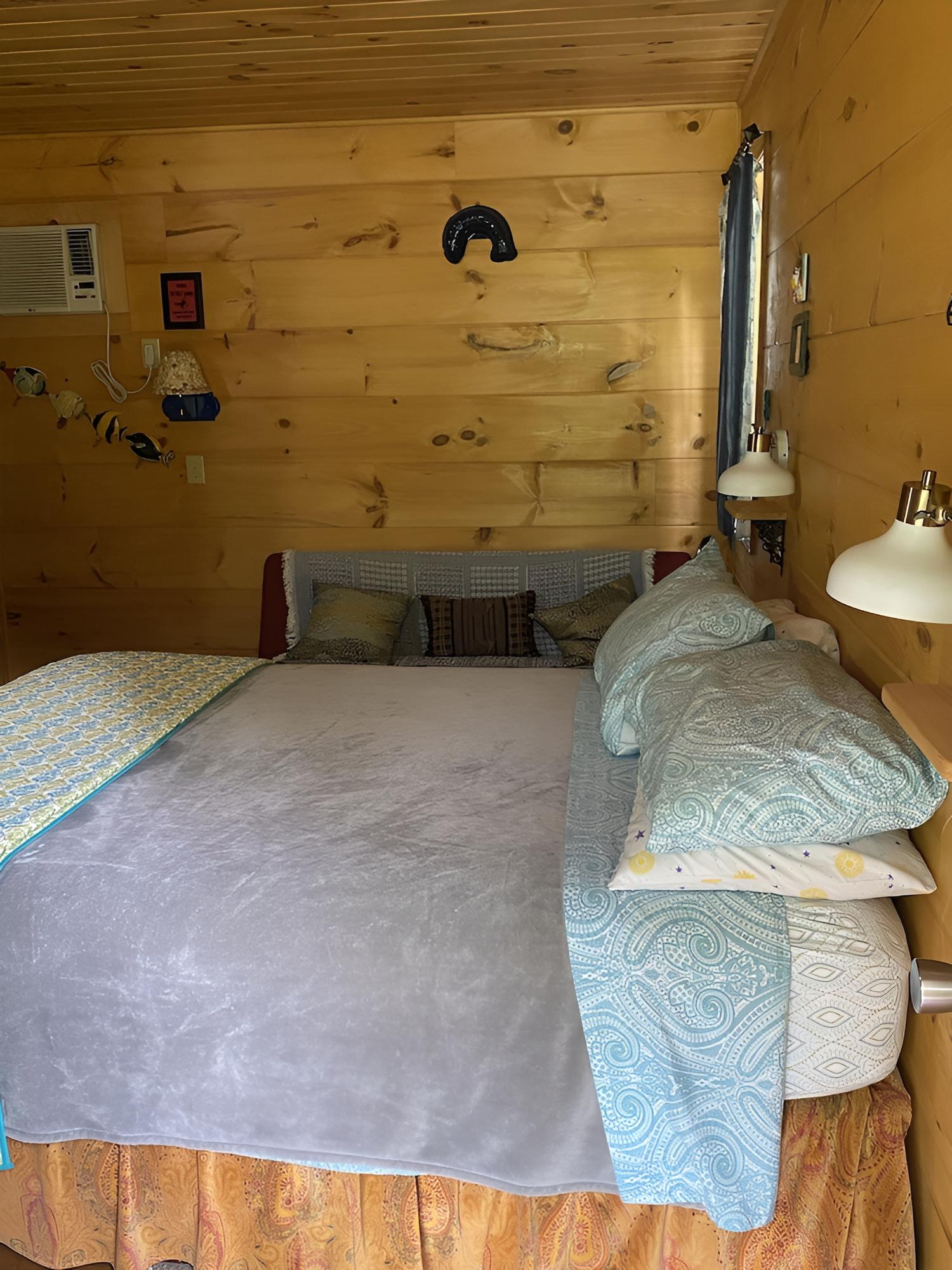Traditional Cabin, 1 Queen Bed with Sofa bed, Courtyard View photo 2