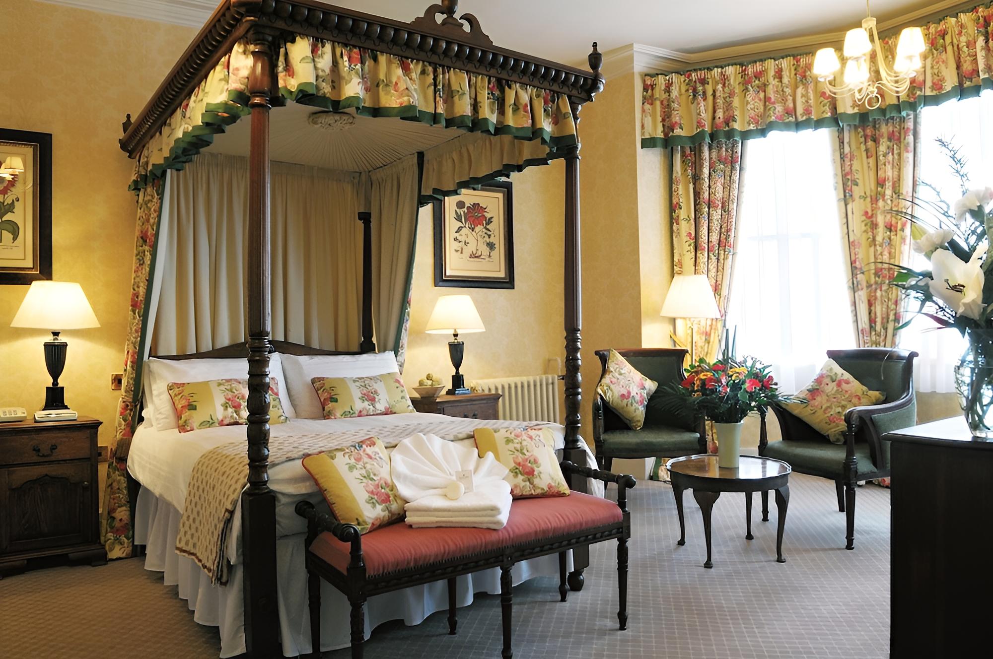 Double Room (Four Poster) photo 2