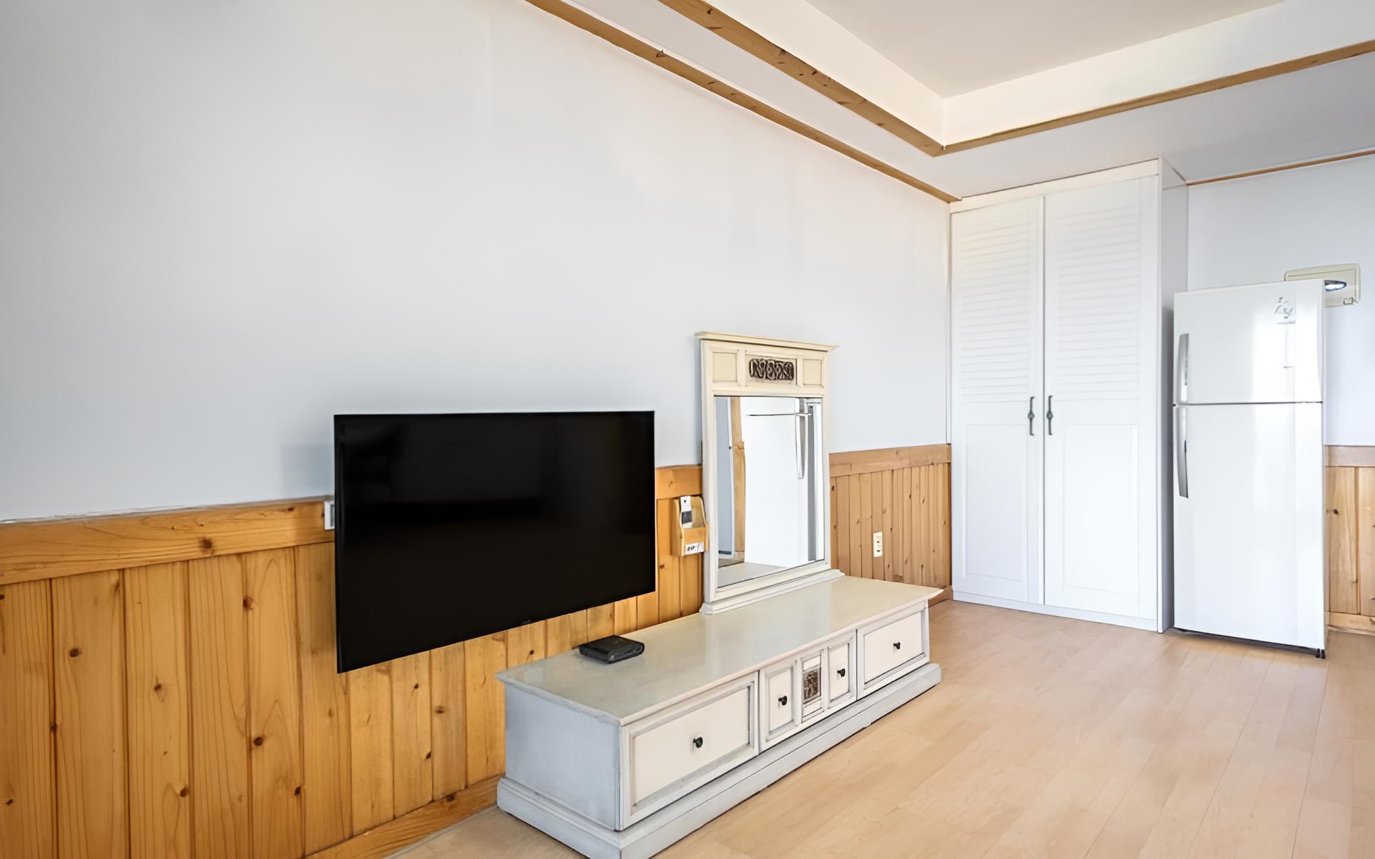 Room (Haedong 201 (Ocean View)) - Photo 11