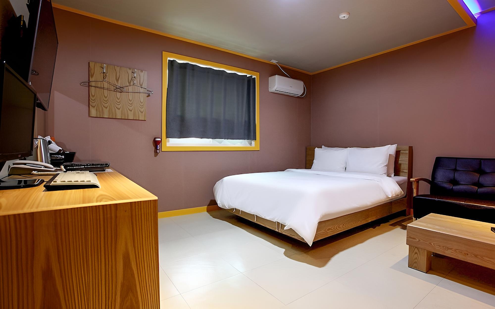 Room (Standard Room) - Photo 5