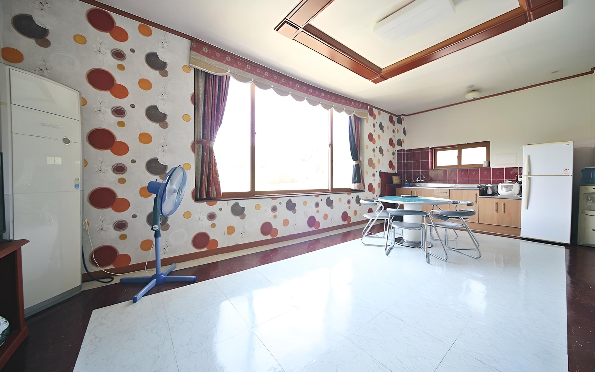 Room (Ondol Shared Room)