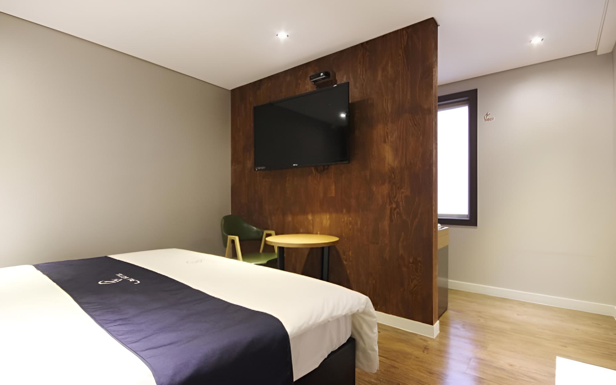 Room (Semi-Deluxe)