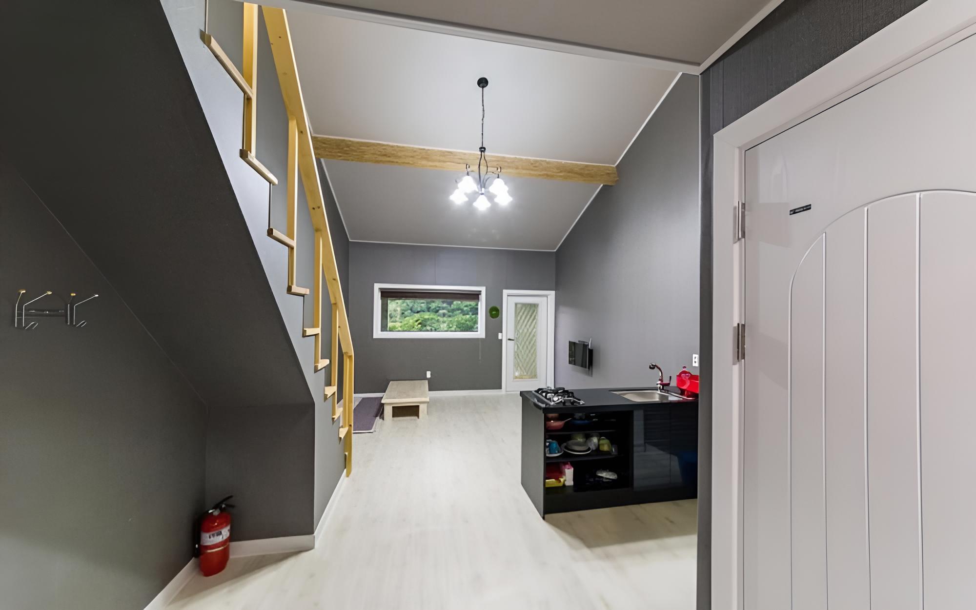 Room (A204)