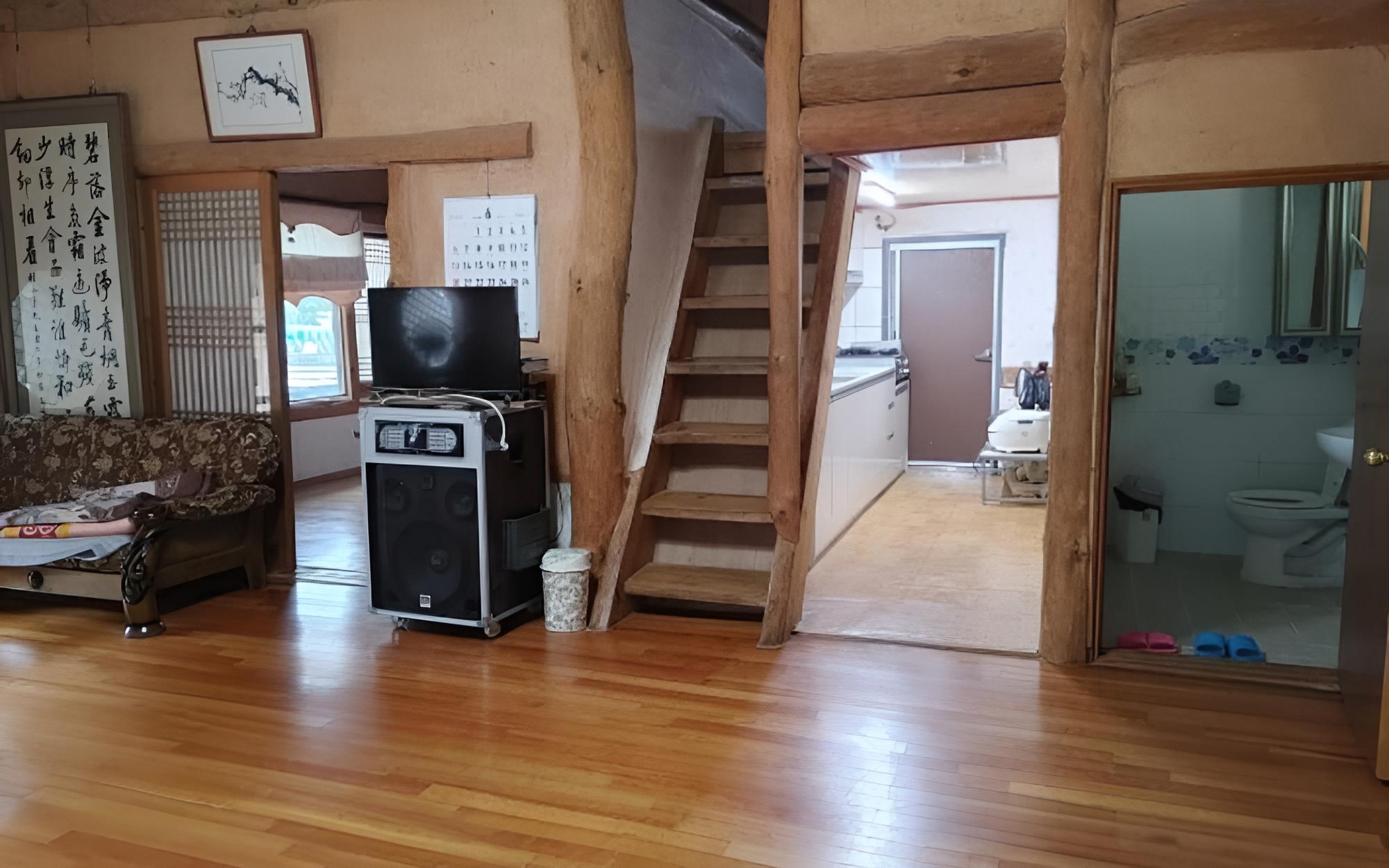 Room (Main House)