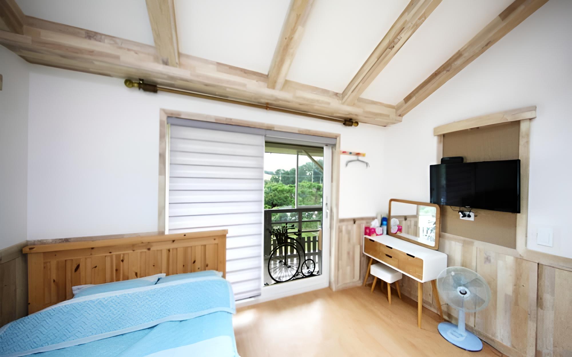 Room (ByeolaByeolnim)