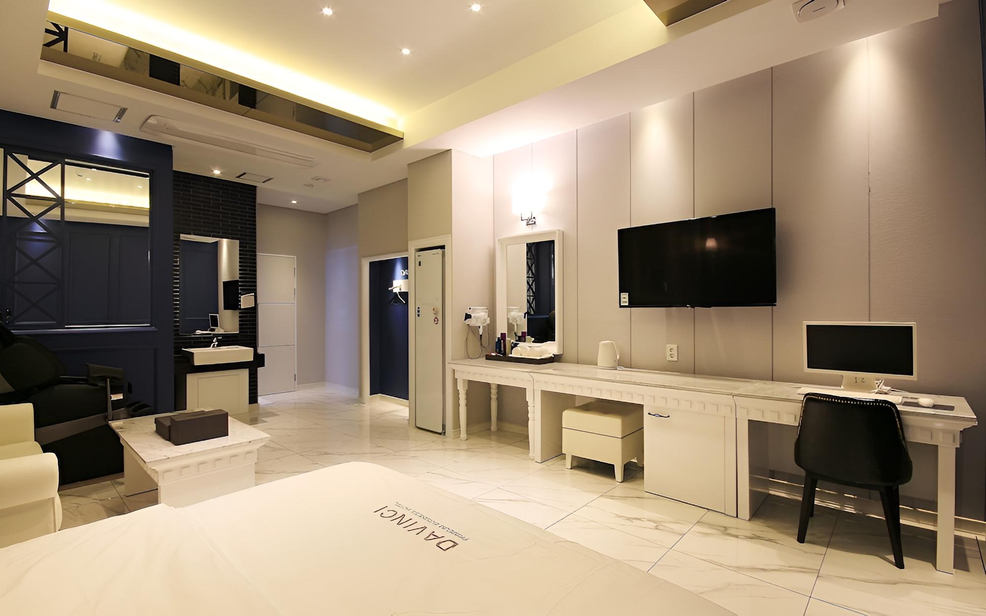 Room (Royal Suite - Breakfast included) - Photo 4