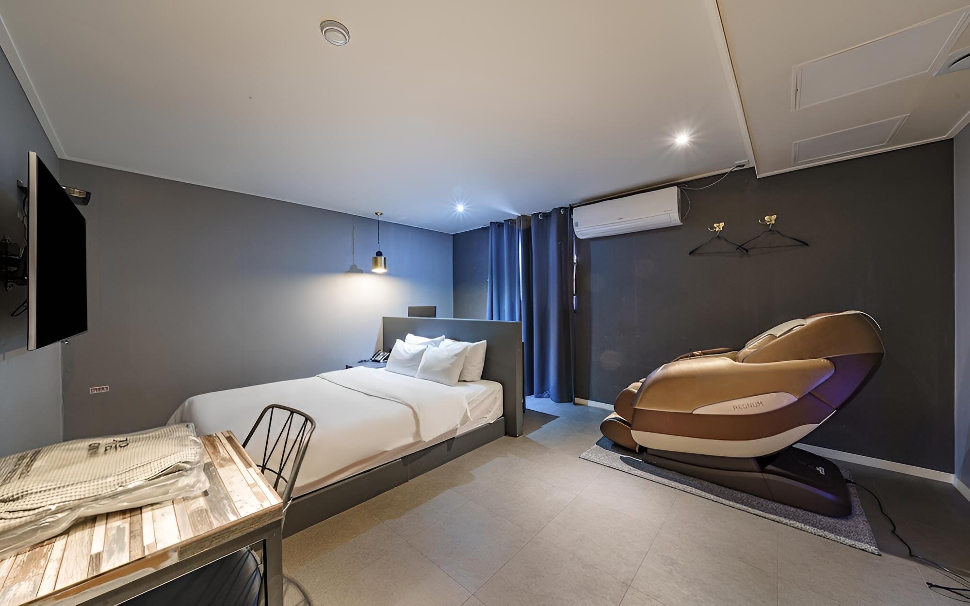 Room (VVIP room (65 TV + air purifier + Bod)