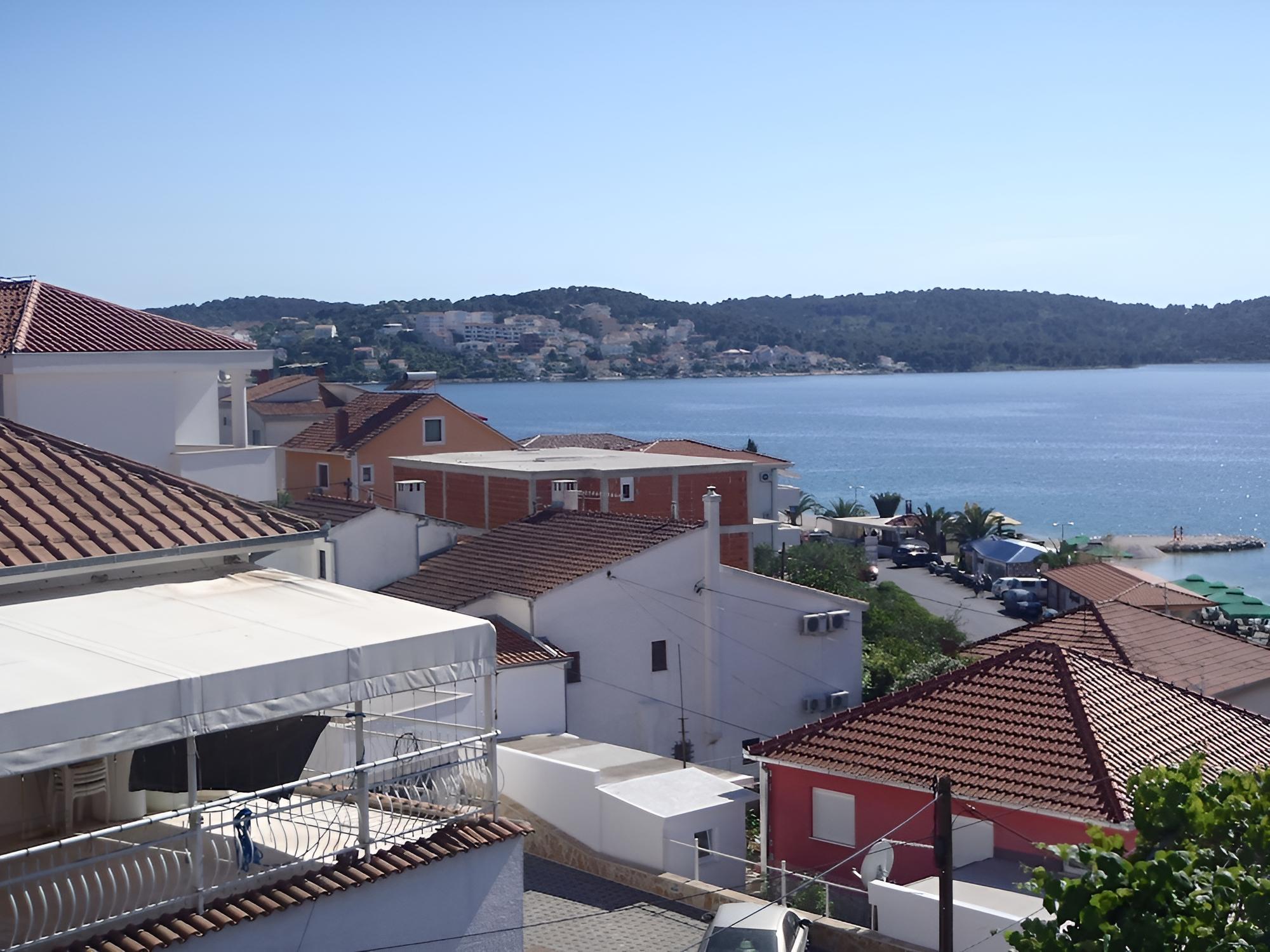 Apartment (Atomic - 100 m from pebble beach - A1)