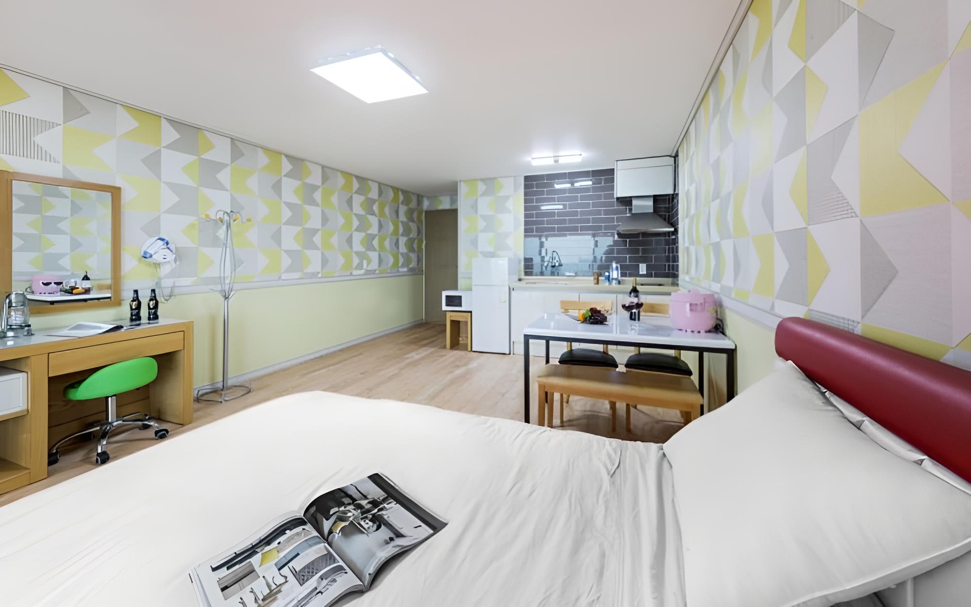 Room (Building A Room 403 (Ocean View Spa))