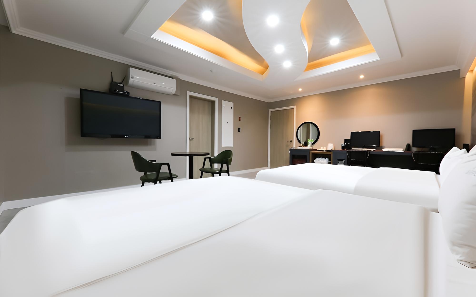 Room (Business twin rooms (Wave Netflix Dis)