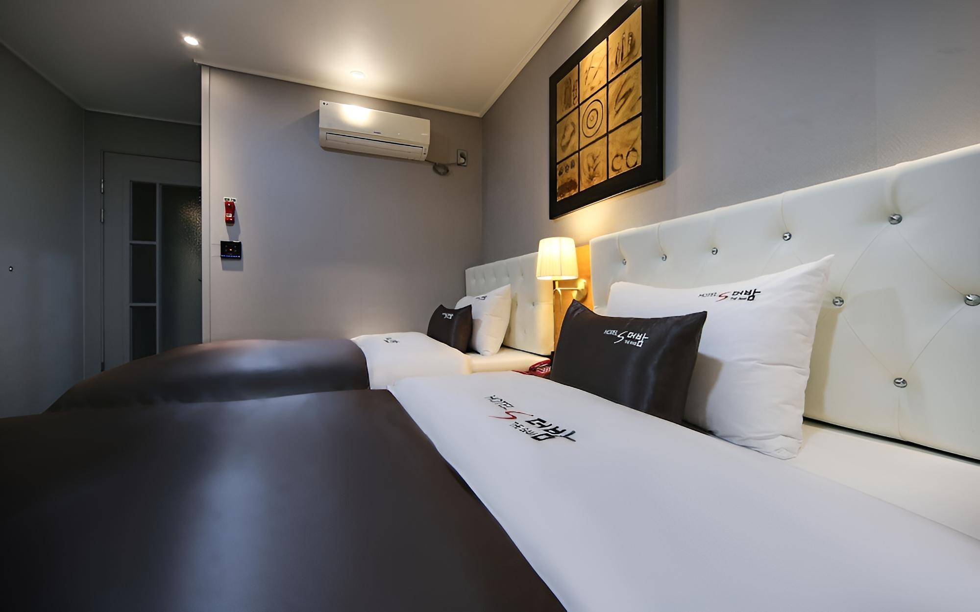 Room (VIP Twin-Breakfast provided (Monday-T) - Photo 9