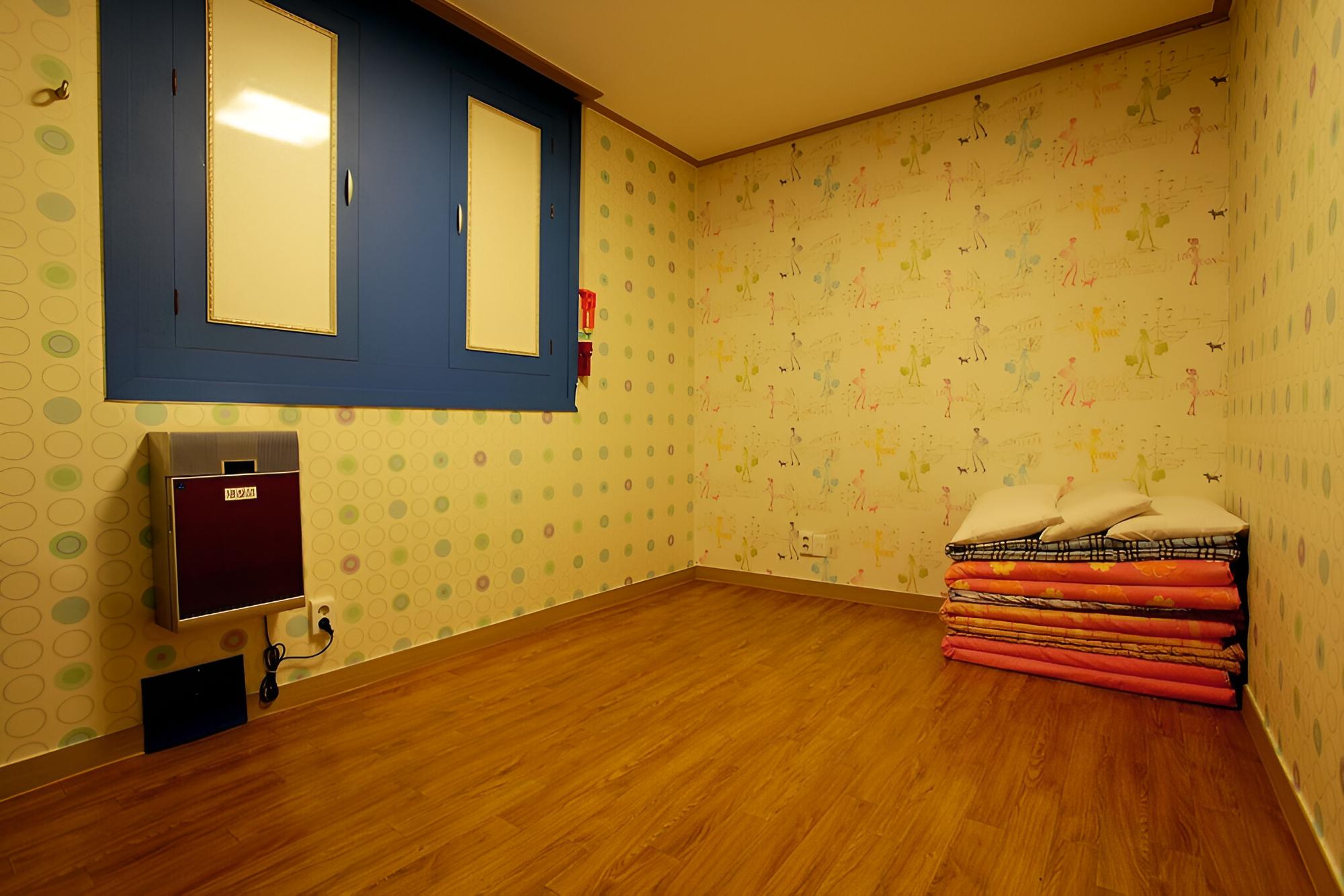 Room (Ondol room)