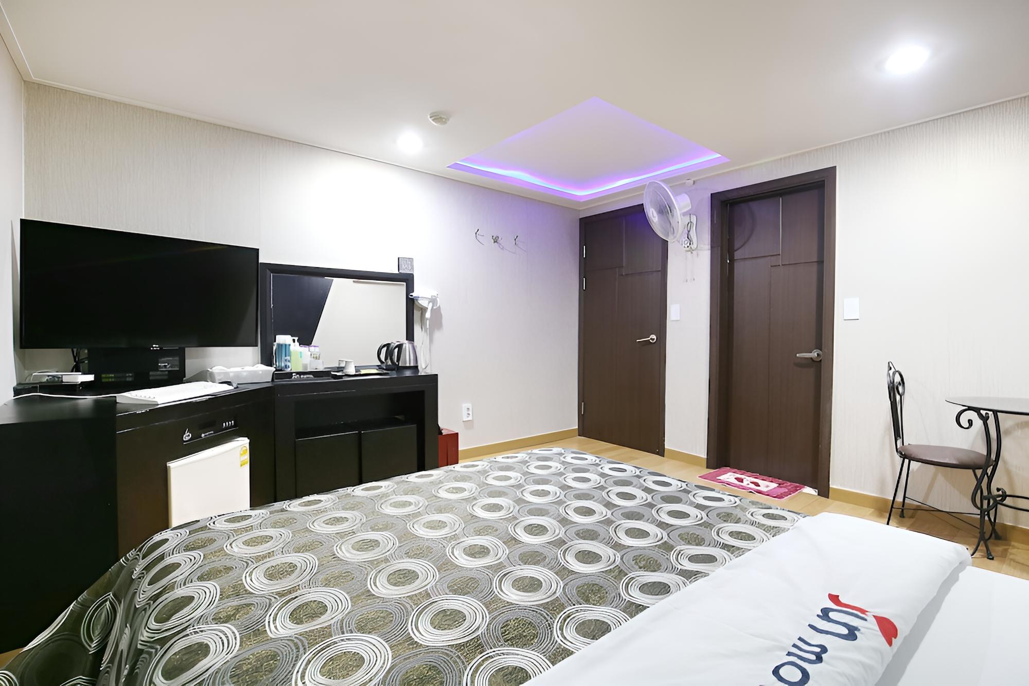 Room (Standard Room BLACK) - Photo 5