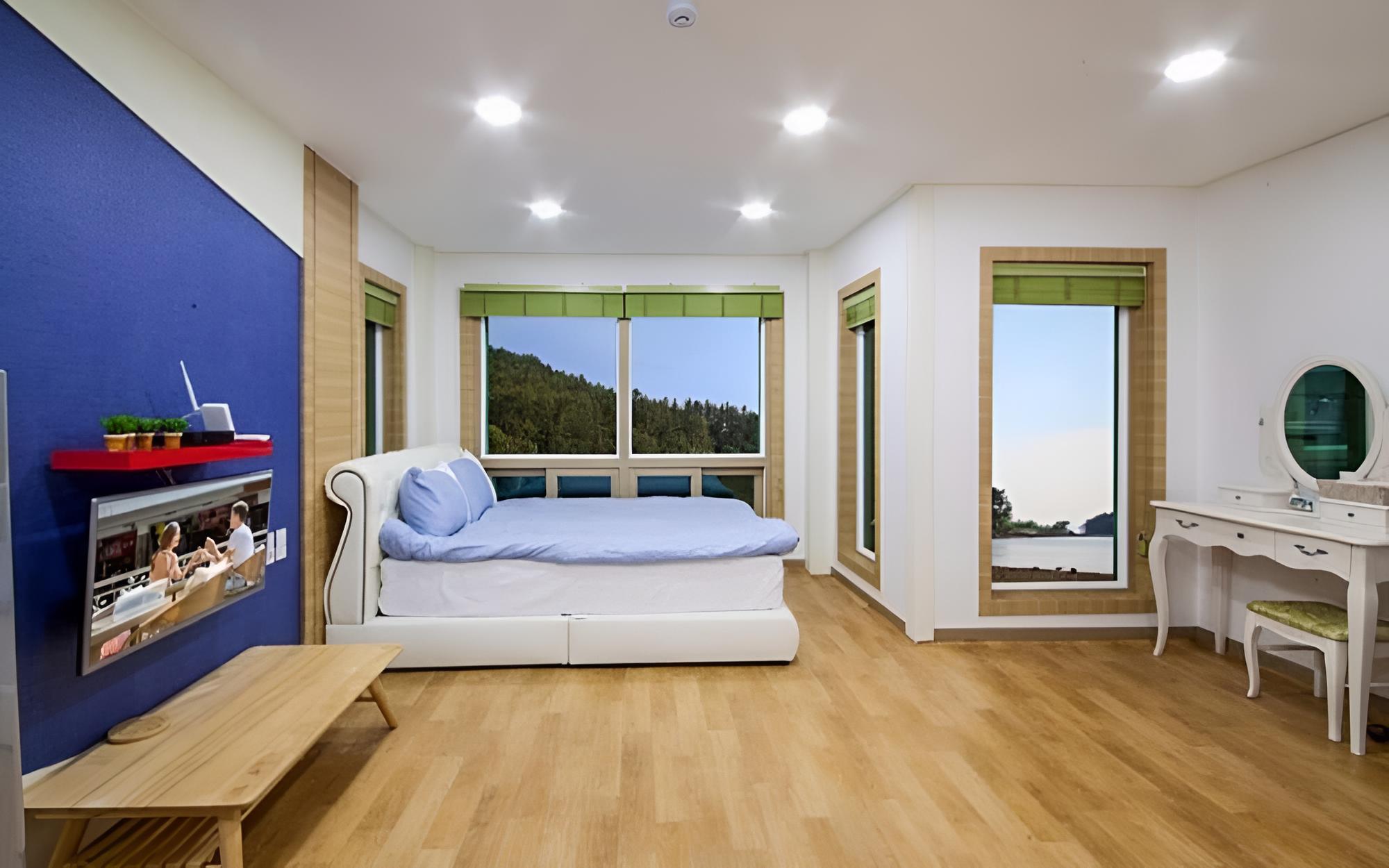Room (Room Story 202)