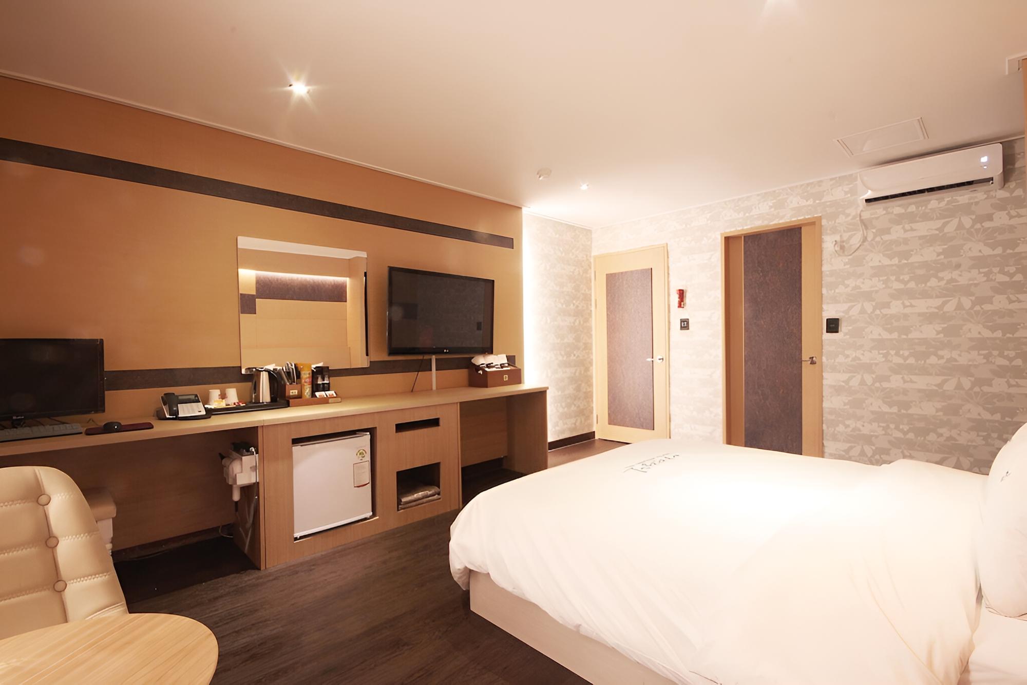 Room (Standard Room) - Photo 4