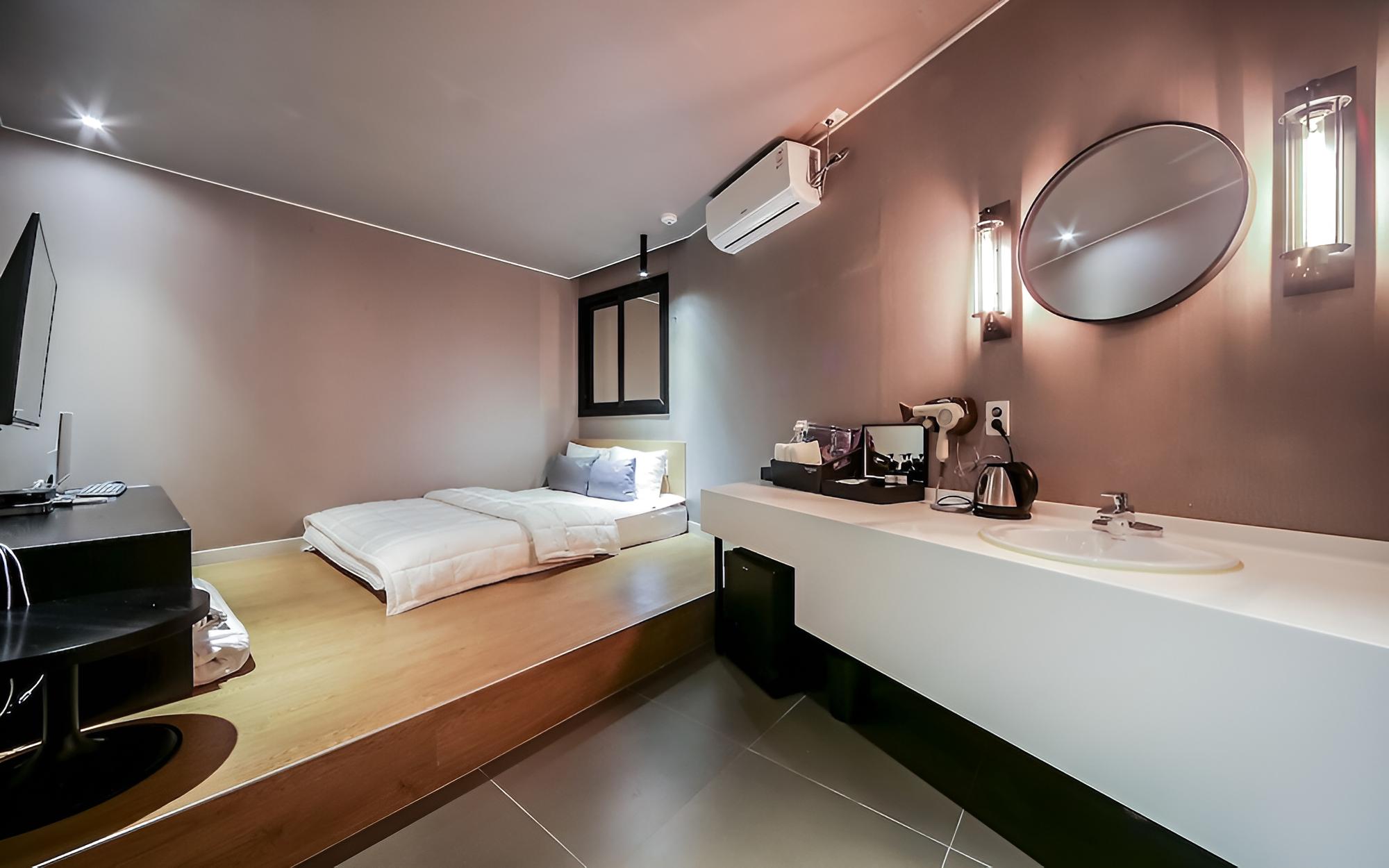 Room (VIP Korean Room (Mattress O))