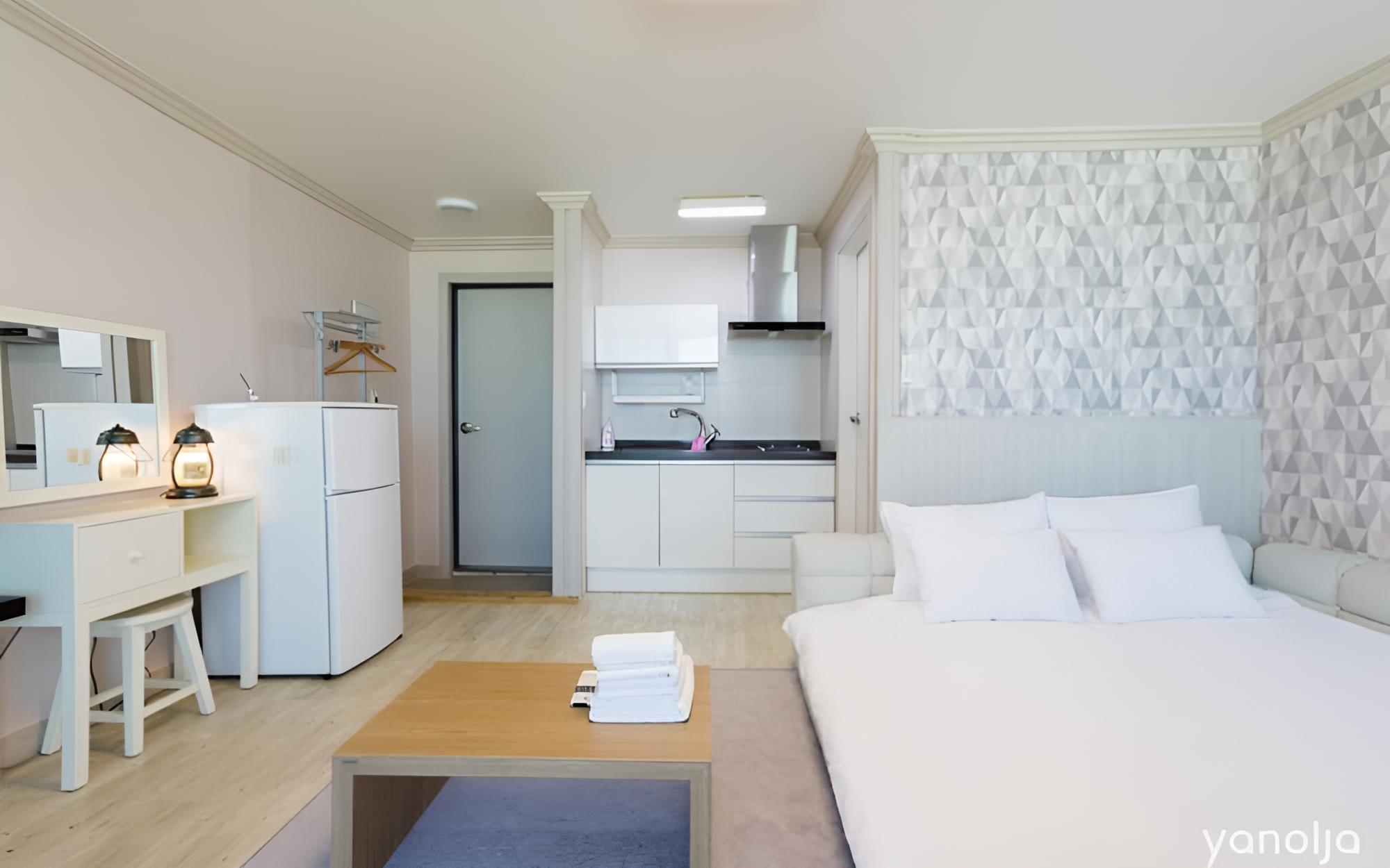Room (Room 202 (Whirlpool Spa)) - Photo 6