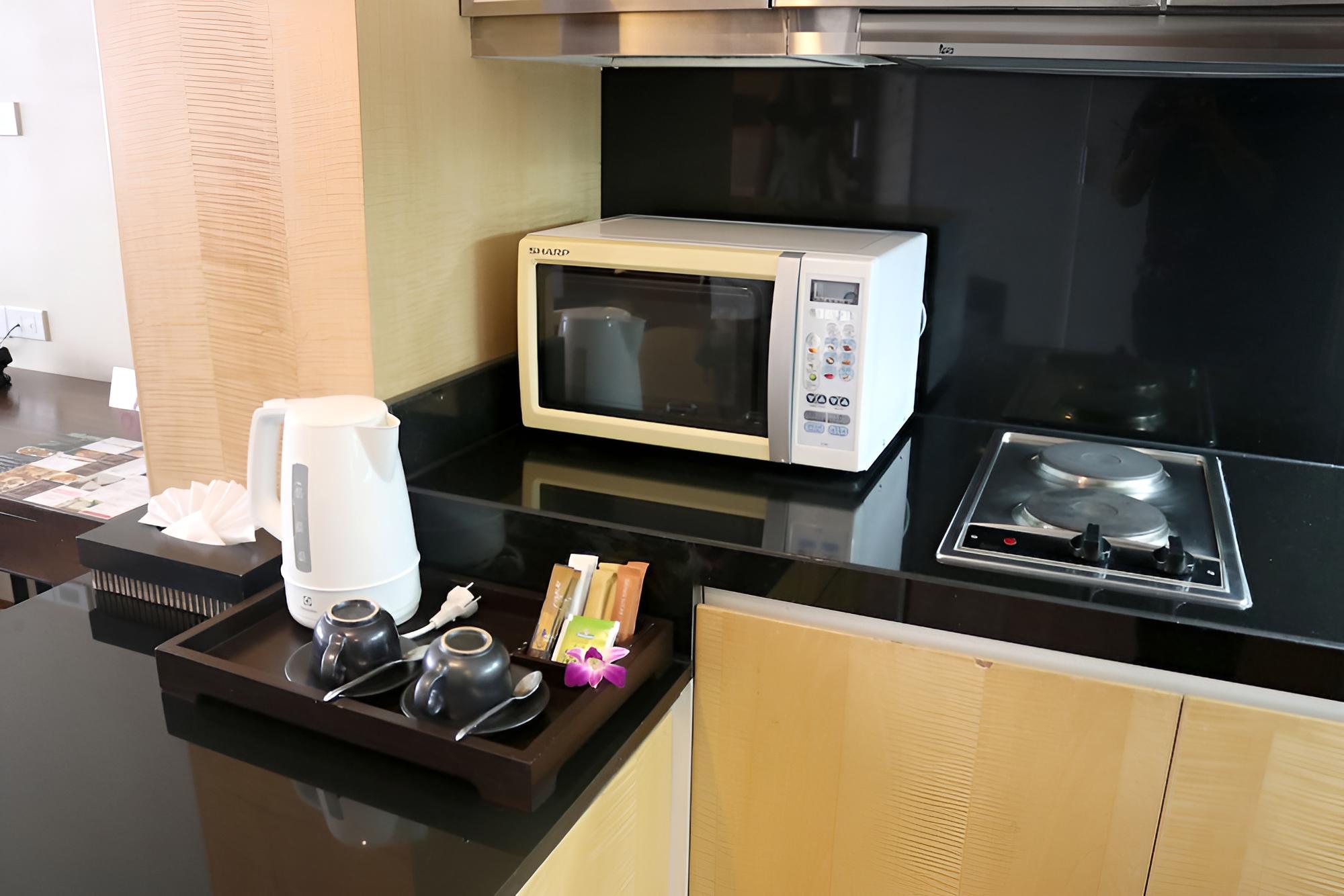 Deluxe Suite, 1 King Bed photo 3