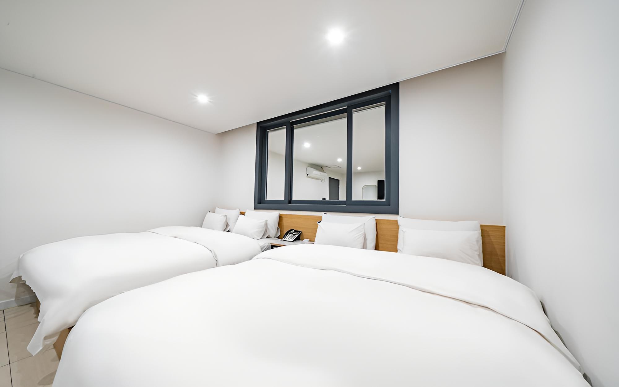 Room (Twin (non-smoking equipped with JBL s) - Photo 1