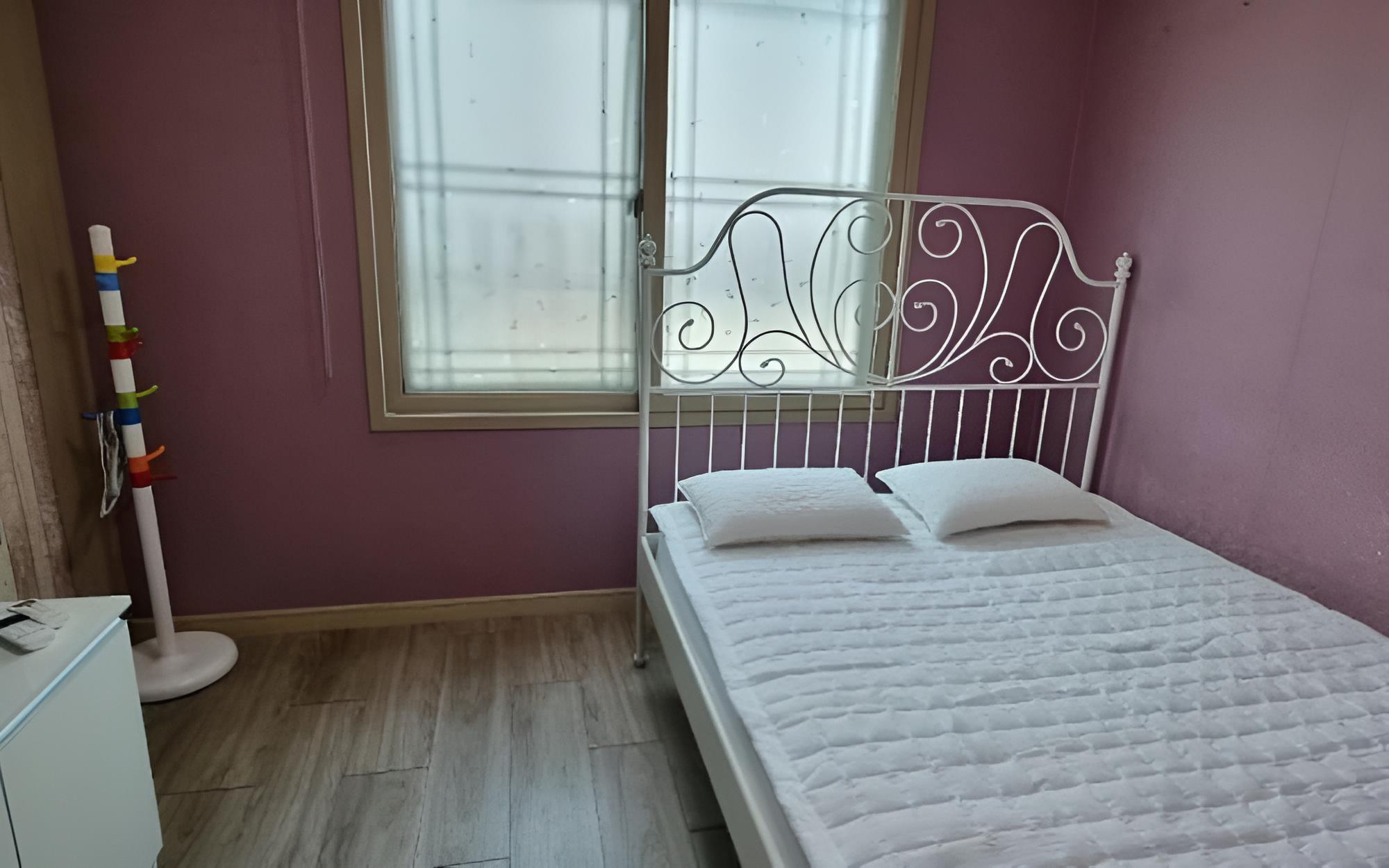 Room (Room 201 (Bedroom))