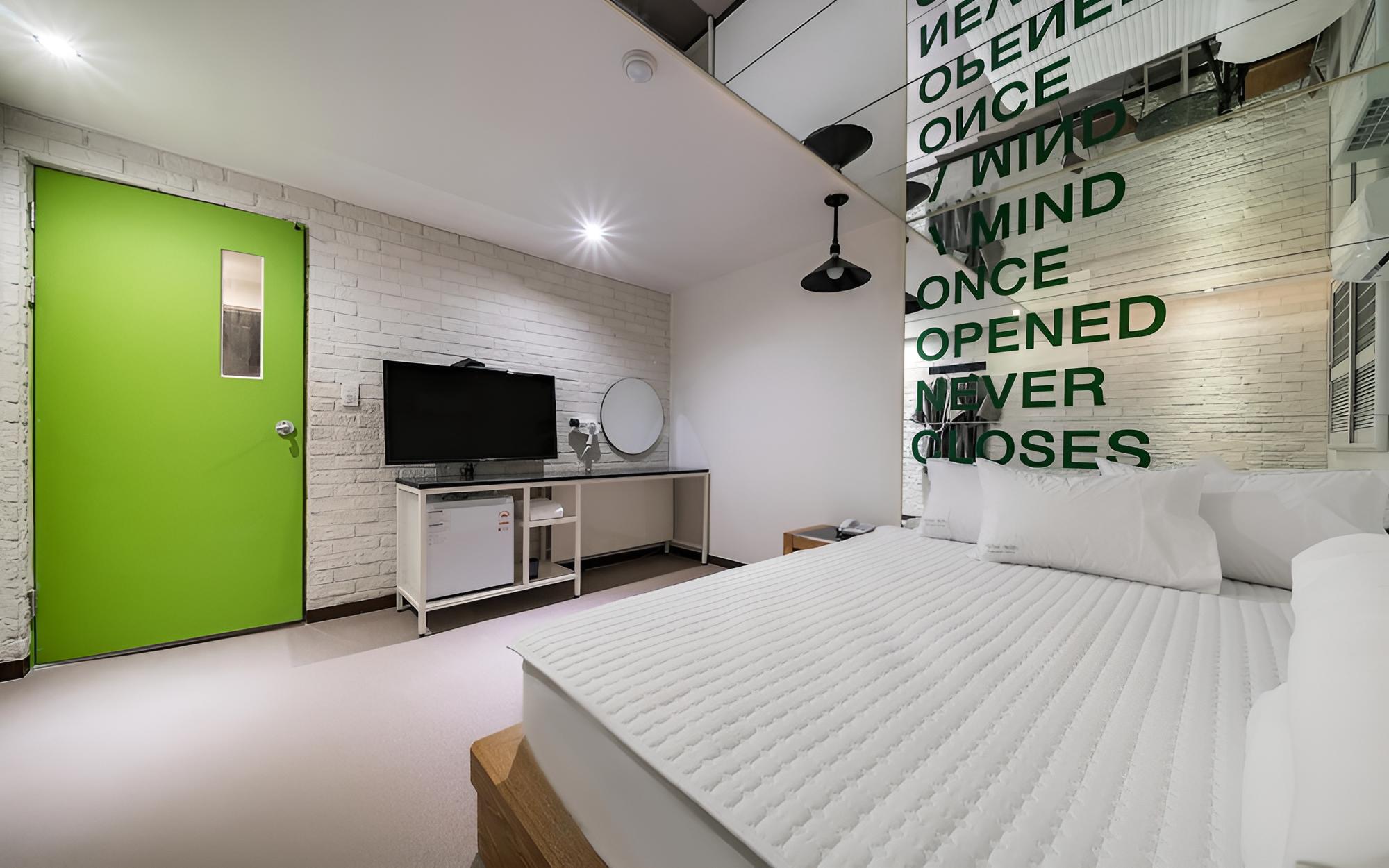 Room (Standard Room) - Photo 2