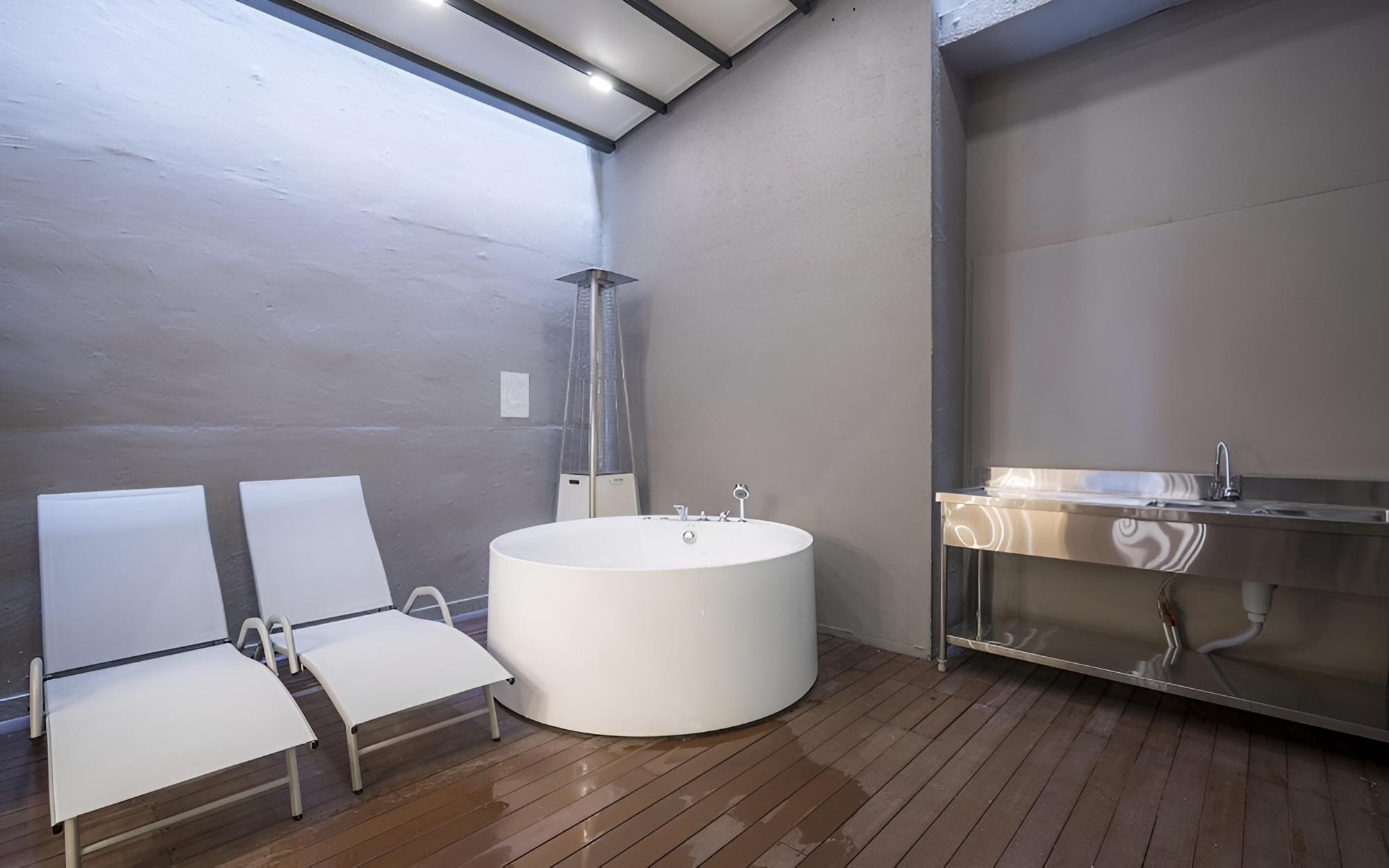 Room (Glamping room (outdoor glamping table)