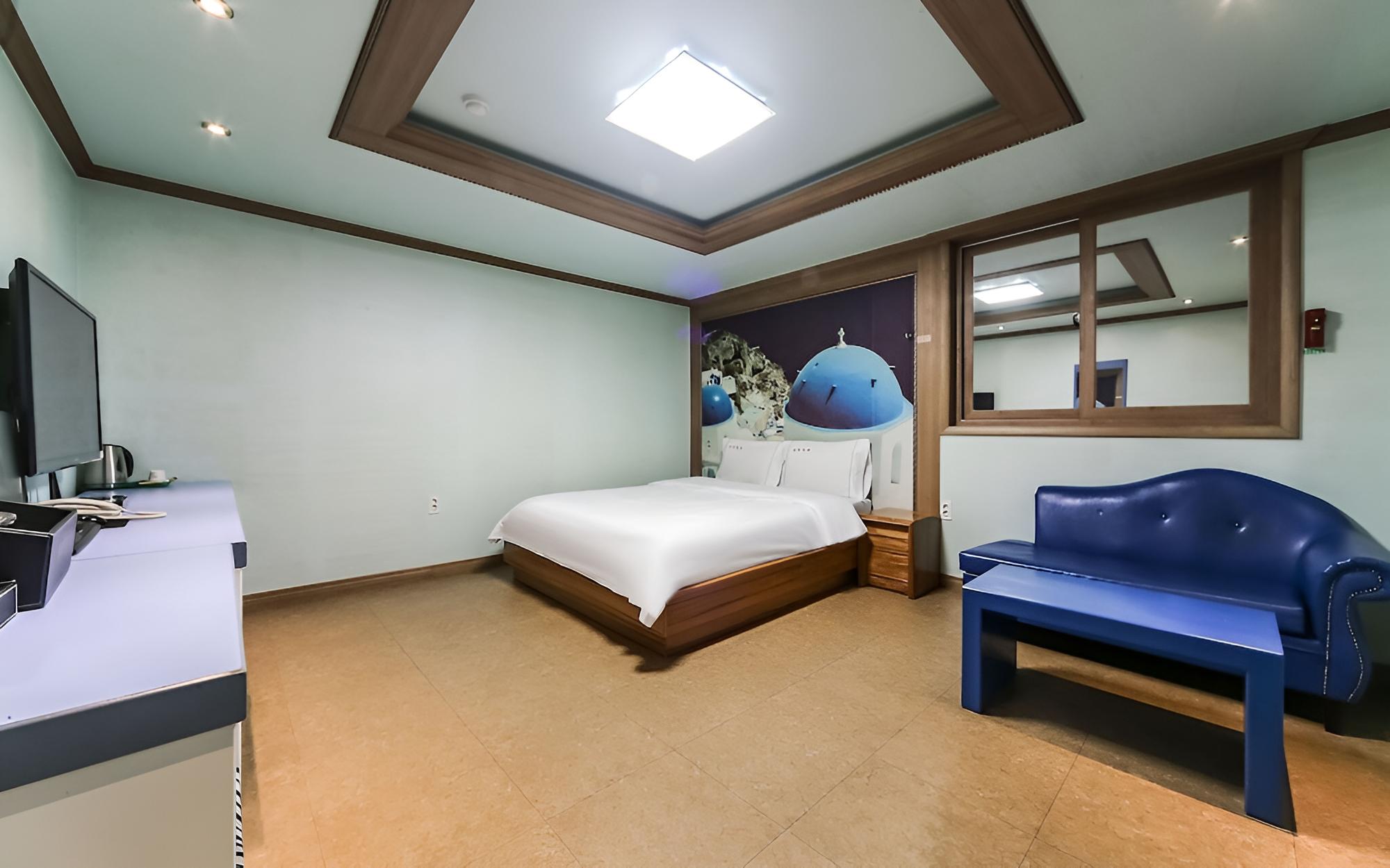 Room (Suite room (up to 5 people for 2 peop)