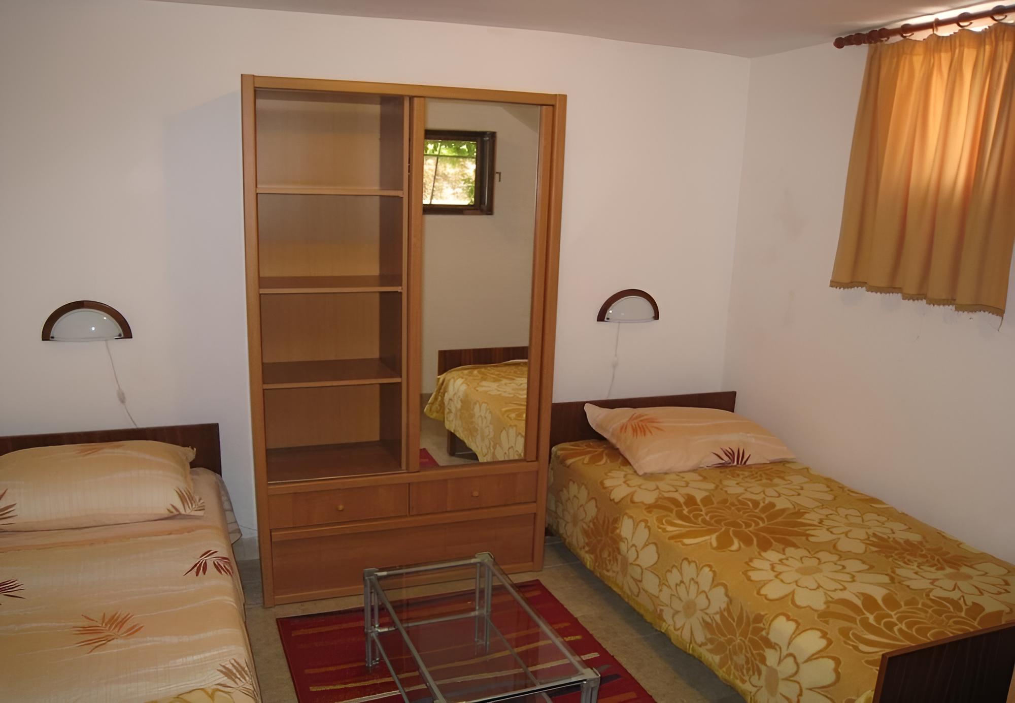 Apartment (Dvor - 20 m from beach - A1(4+1)) photo 3