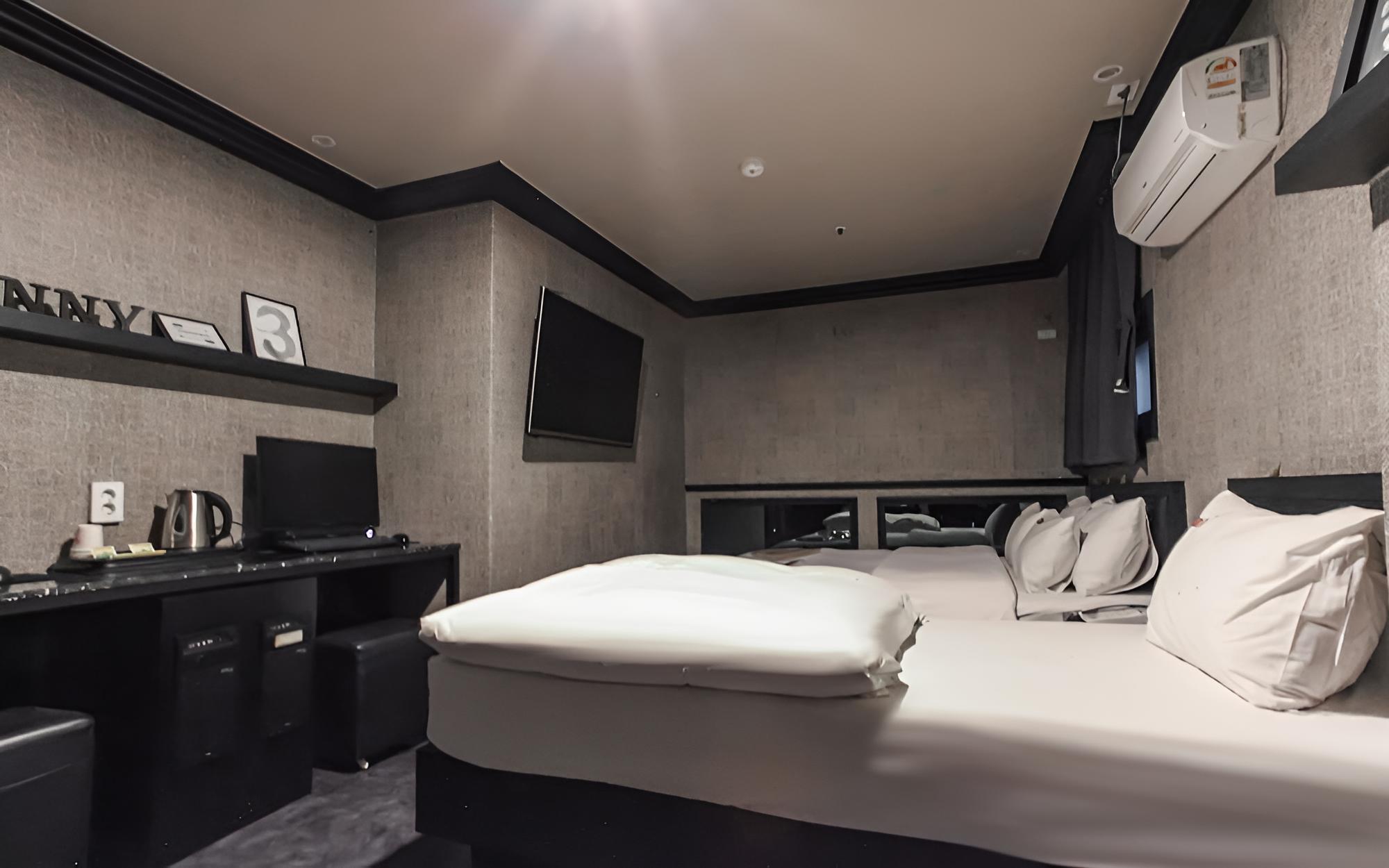 Room (Deluxe Twin (OTT)) photo 3