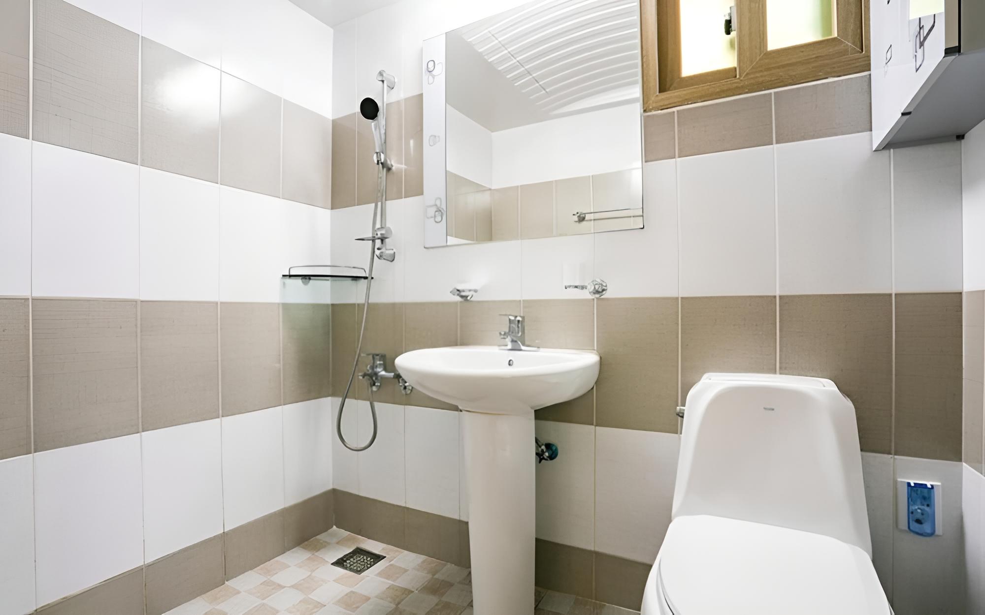 Room (66m - 1)
