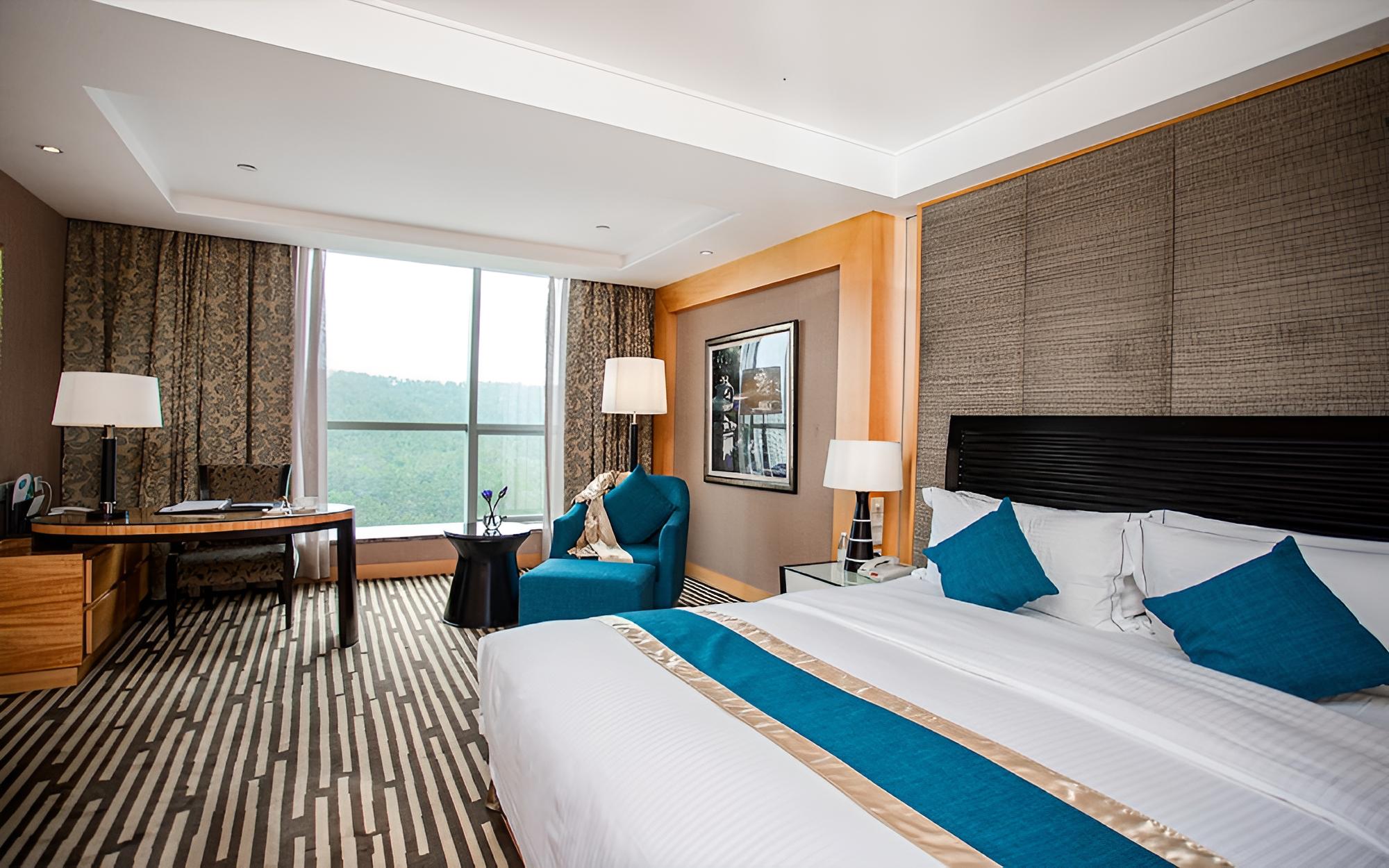 Club Floor King bed Deluxe Room